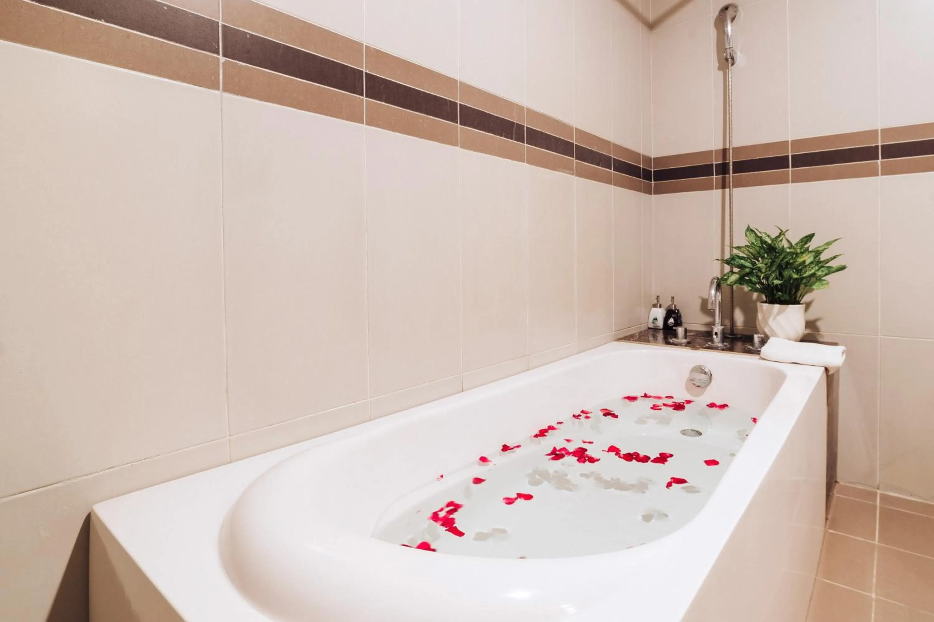 Bathroom in White Palace Thai Binh Hotel