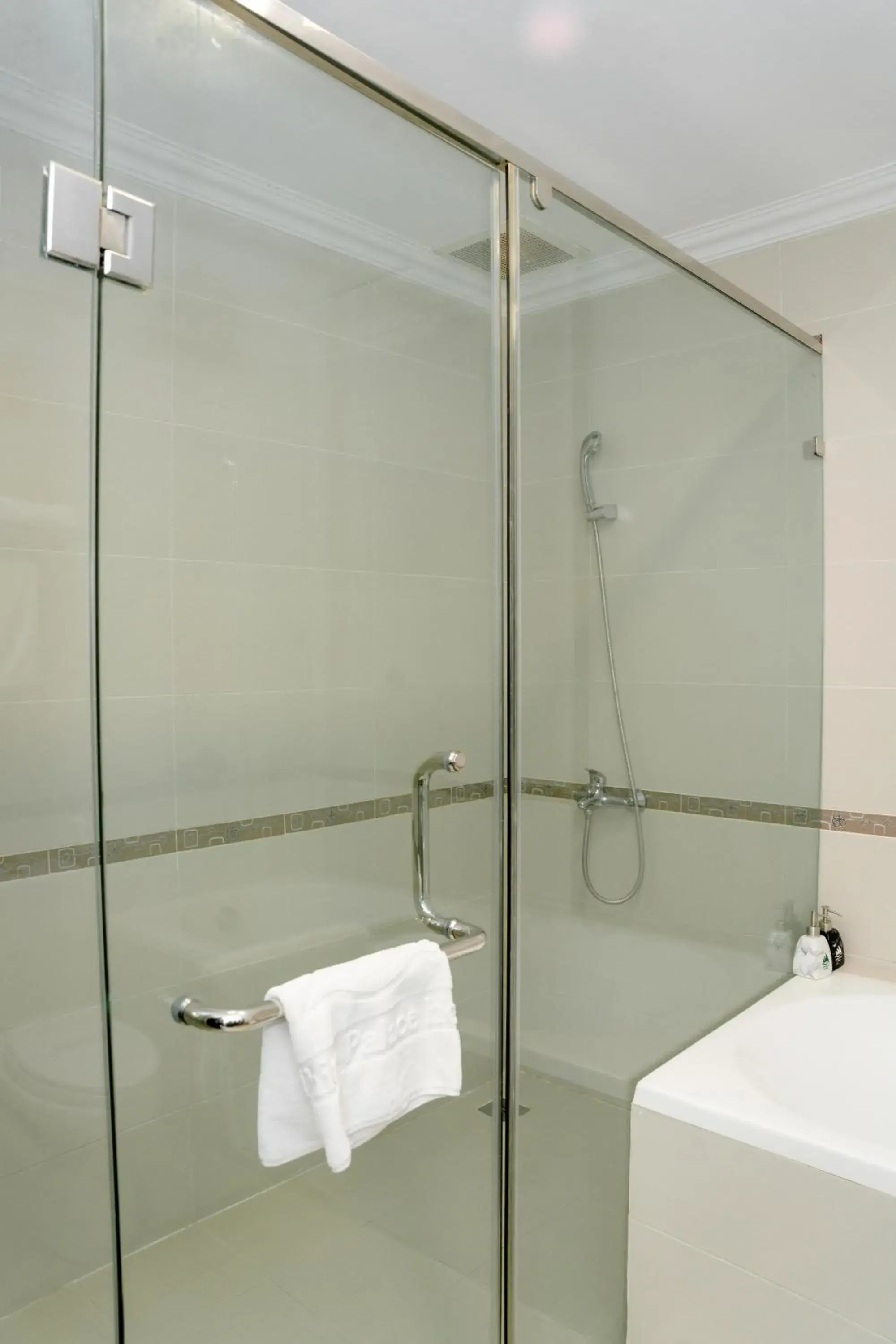 Bathroom in White Palace Thai Binh Hotel Bathroom in White Palace Thai Binh Hotel