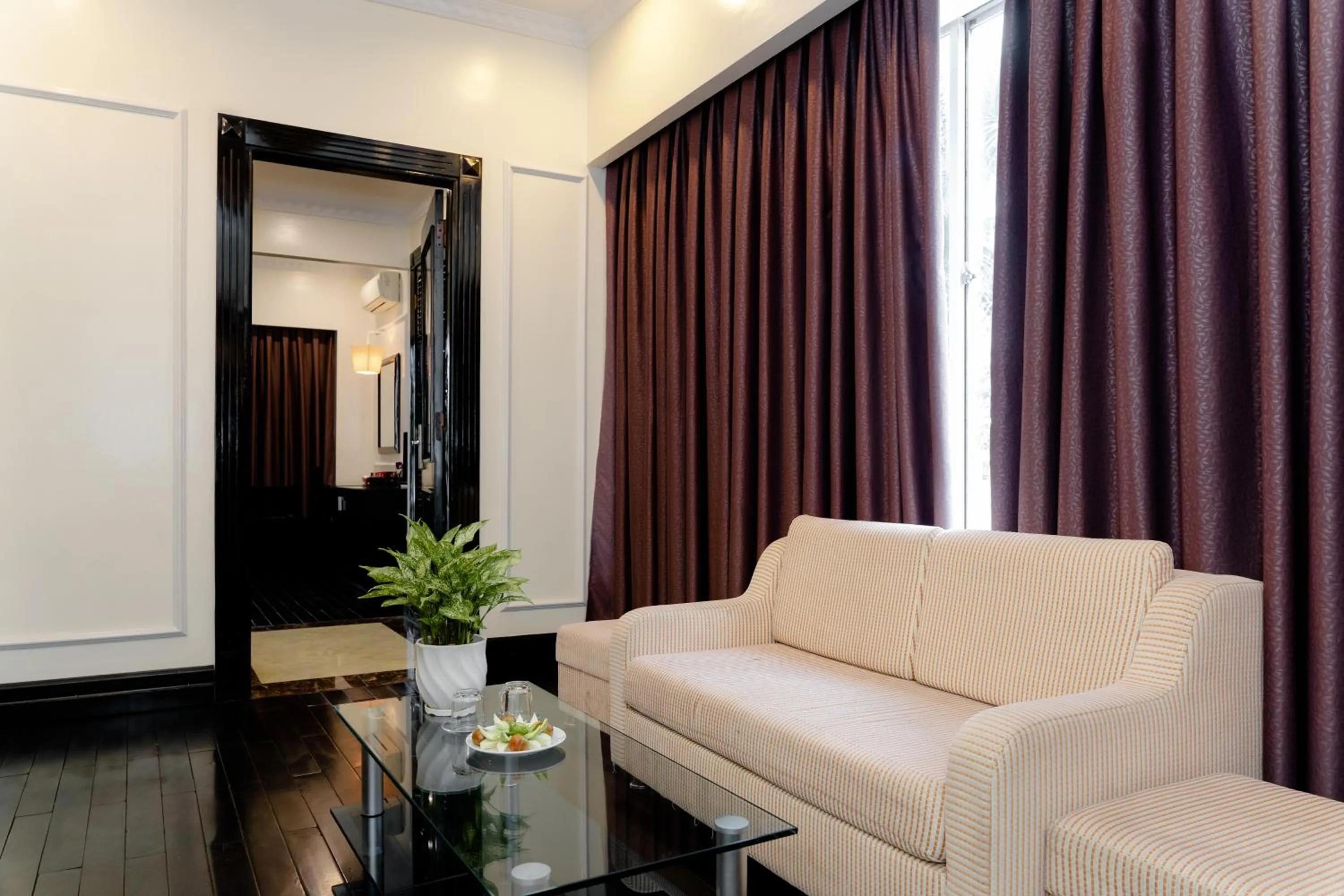 Seating area in White Palace Thai Binh Hotel