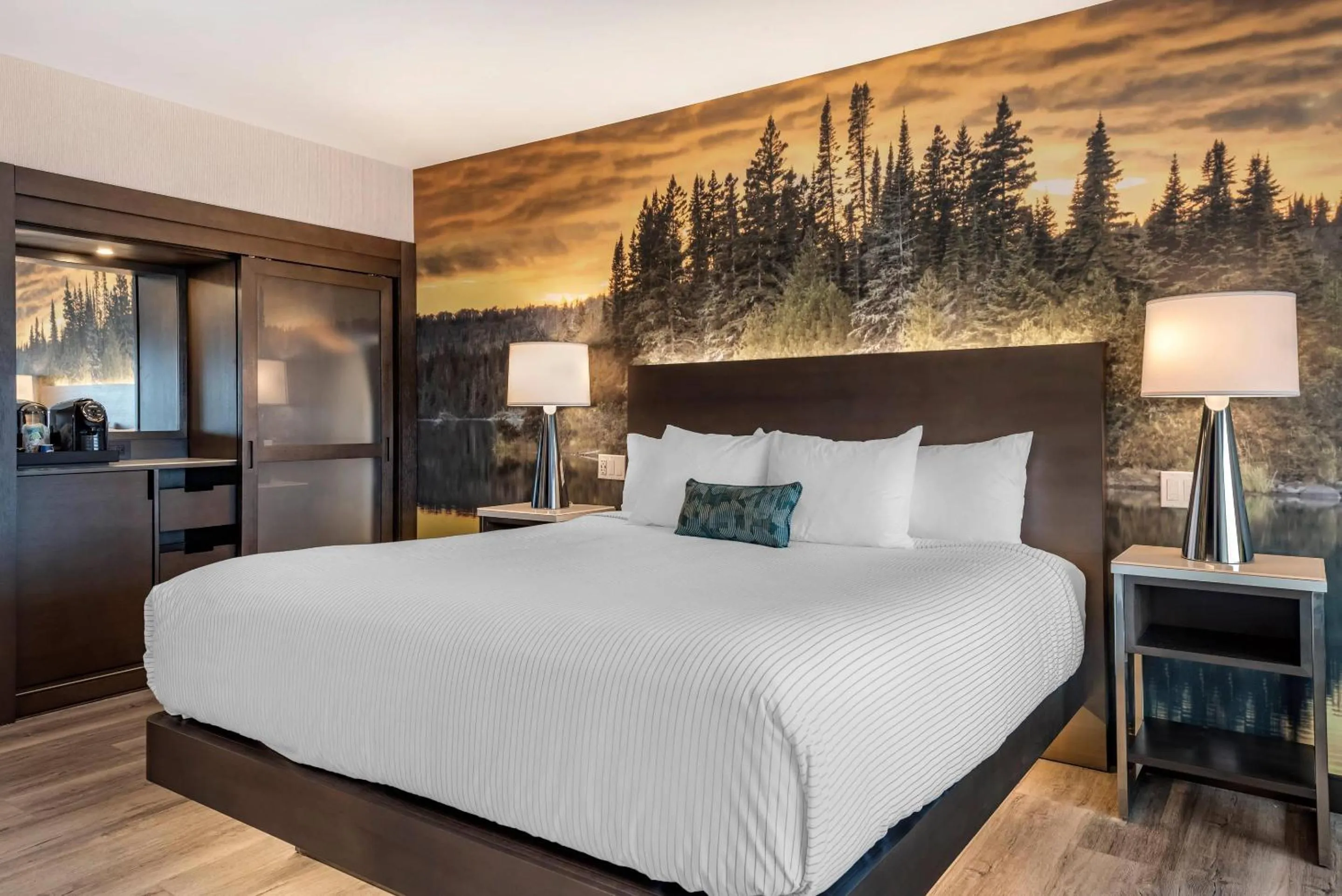 Bedroom, Bed in Cambria Hotel Shelby Township - Detroit Utica