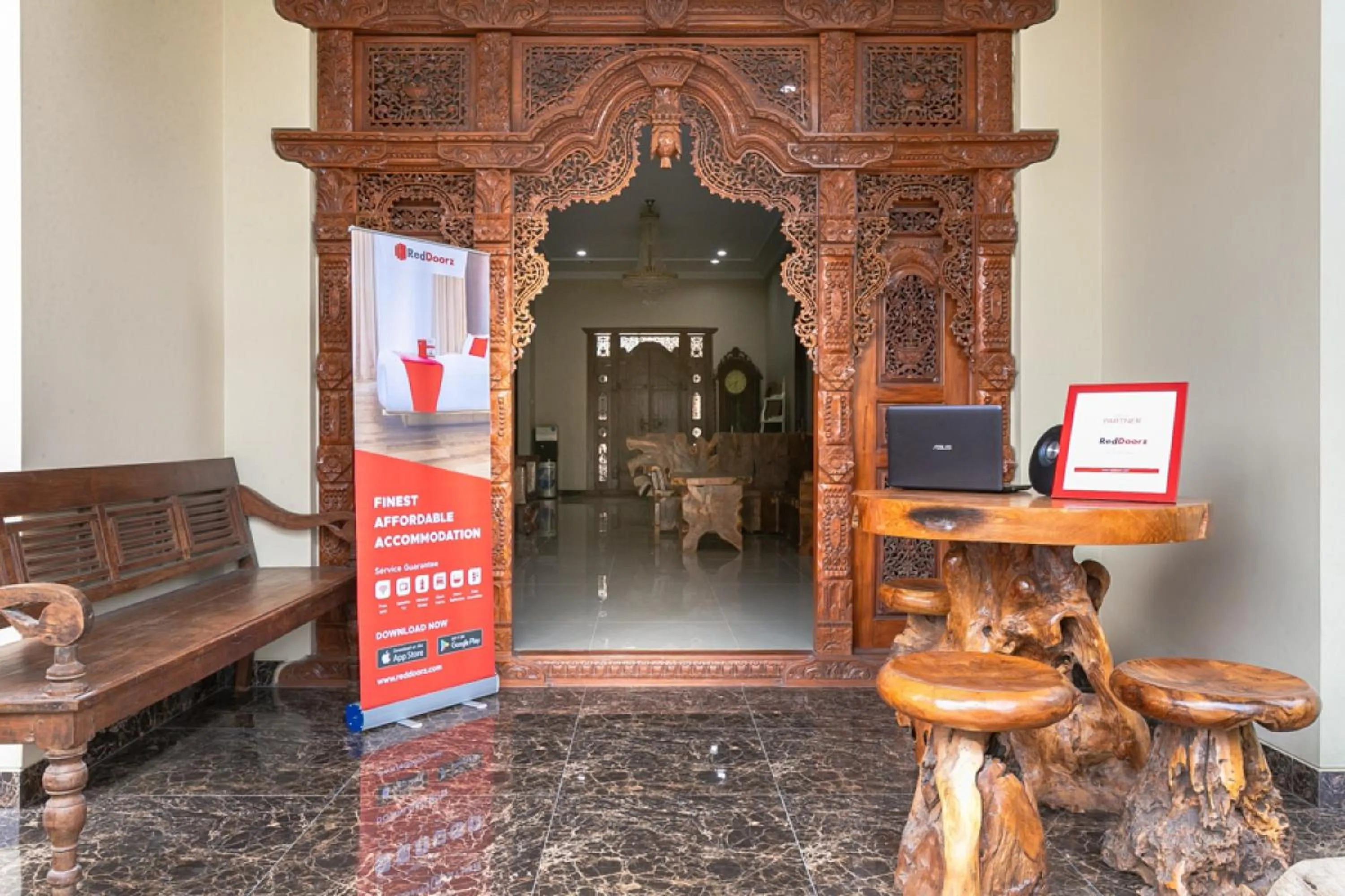 Lobby or reception in RedDoorz Syariah near Exit Toll Banyumanik Semarang