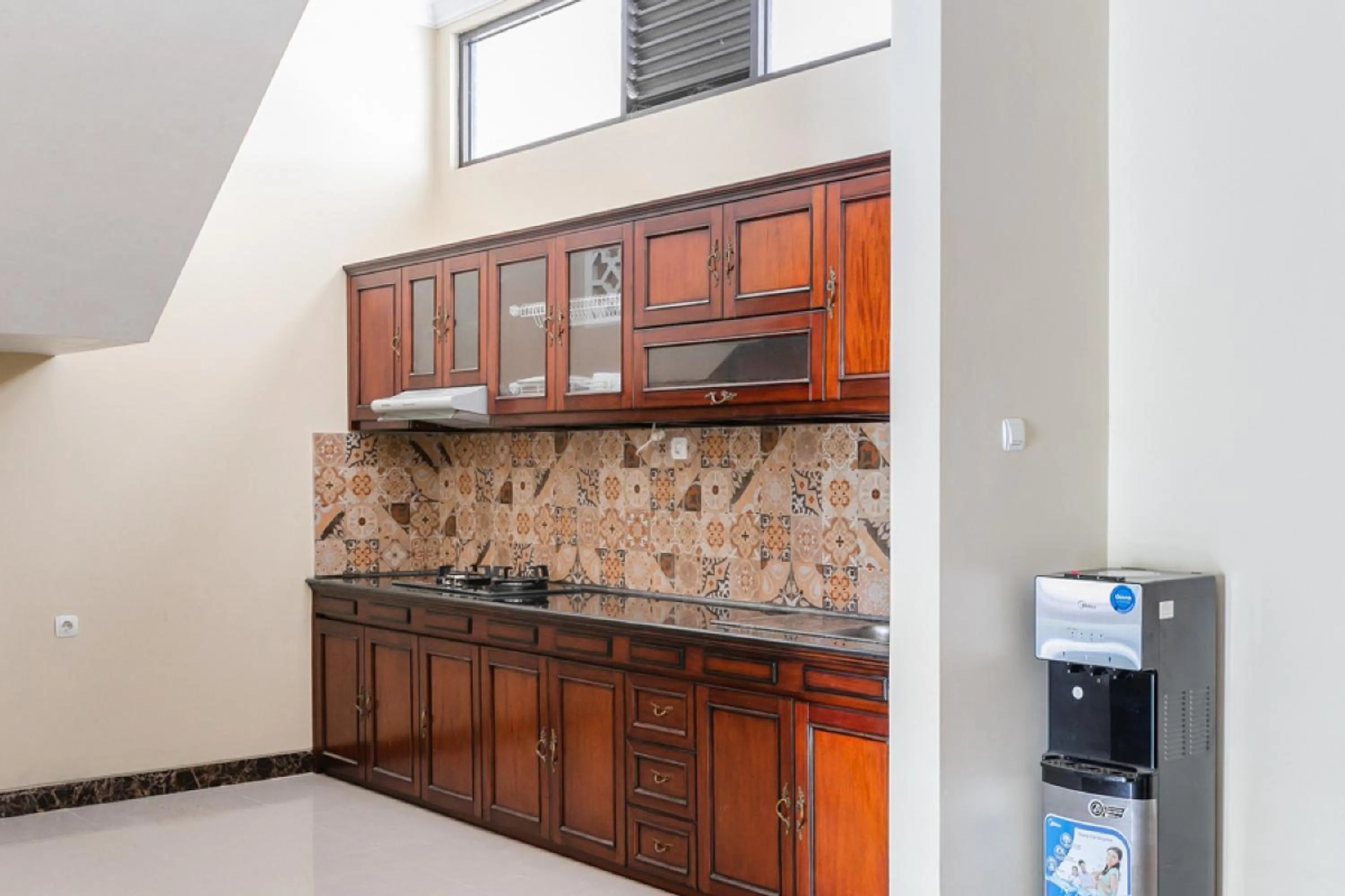 Coffee/tea facilities in RedDoorz Syariah near Exit Toll Banyumanik Semarang