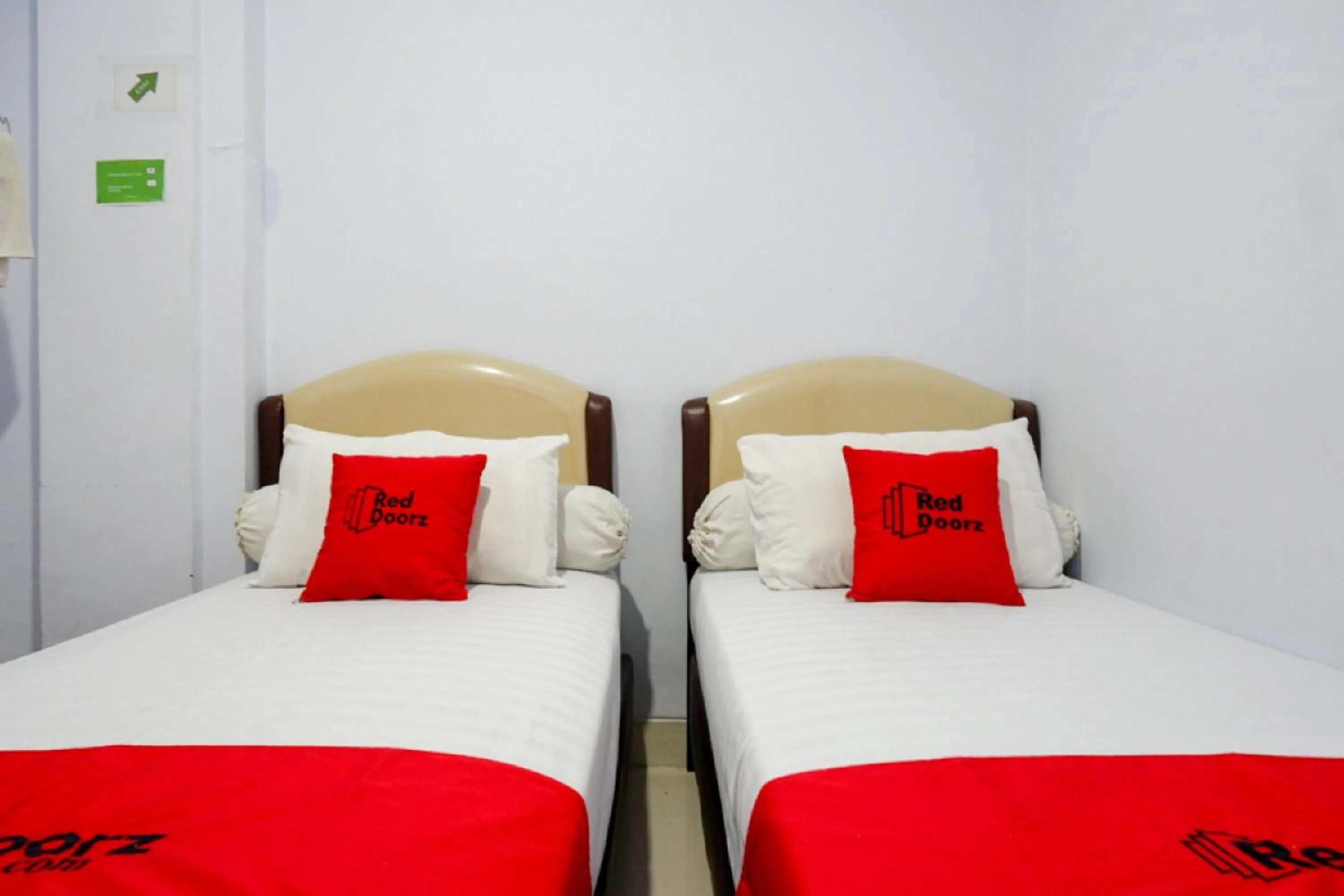 Bed in RedDoorz @ Hotel Bravo Pantai Kamali Bau Bau