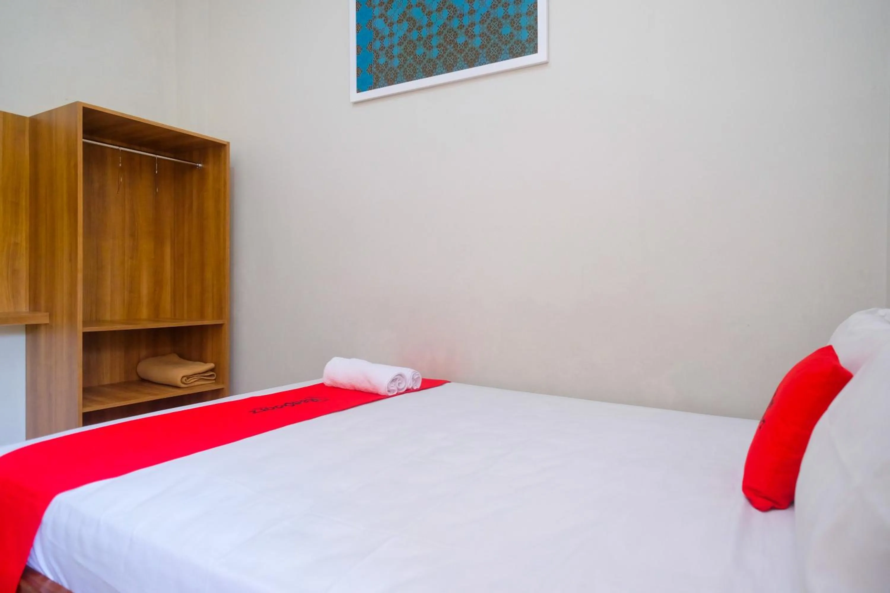 Bed in RedDoorz Syariah near Pascasarjana UGM 3