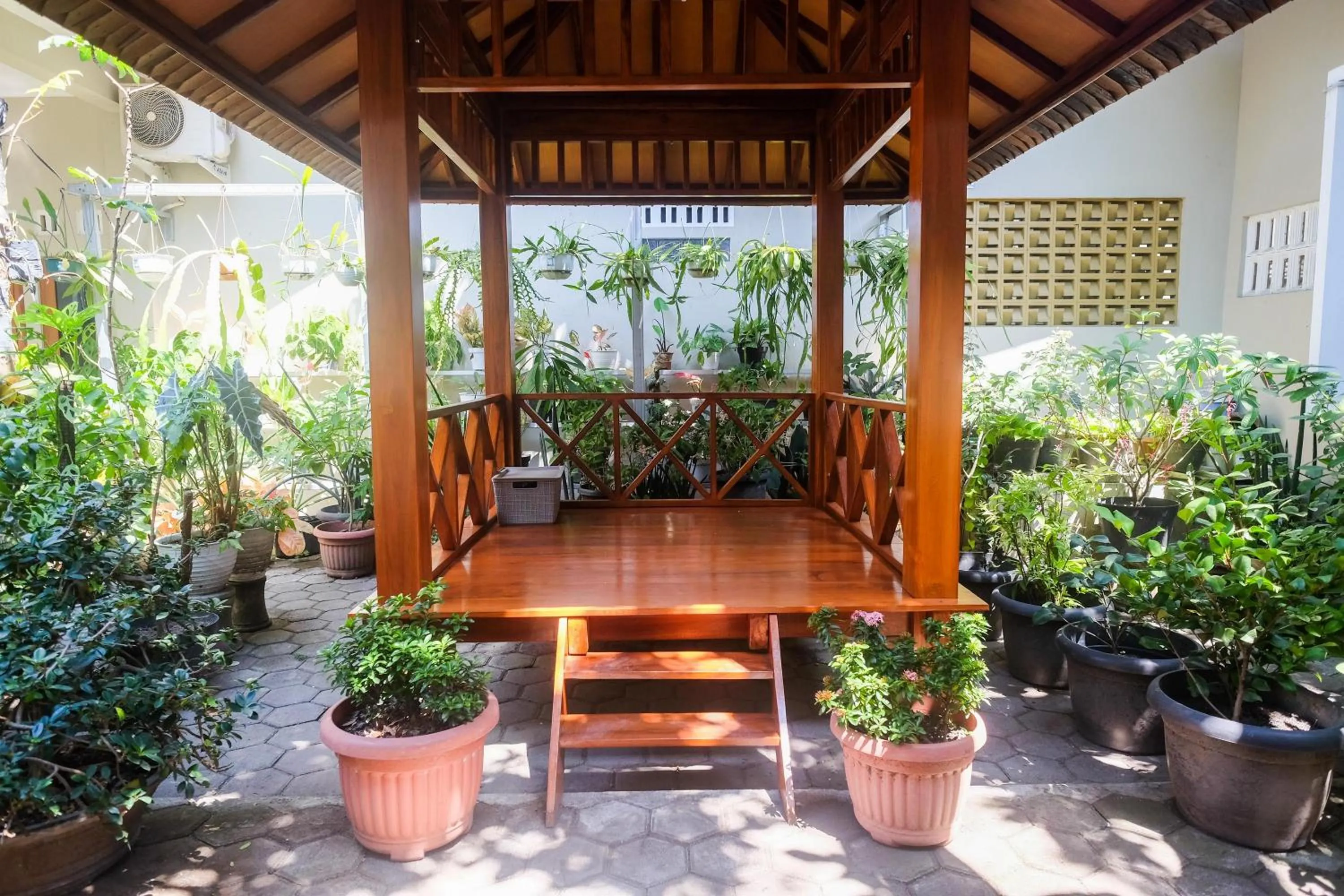 Patio in RedDoorz Syariah near Pascasarjana UGM 3