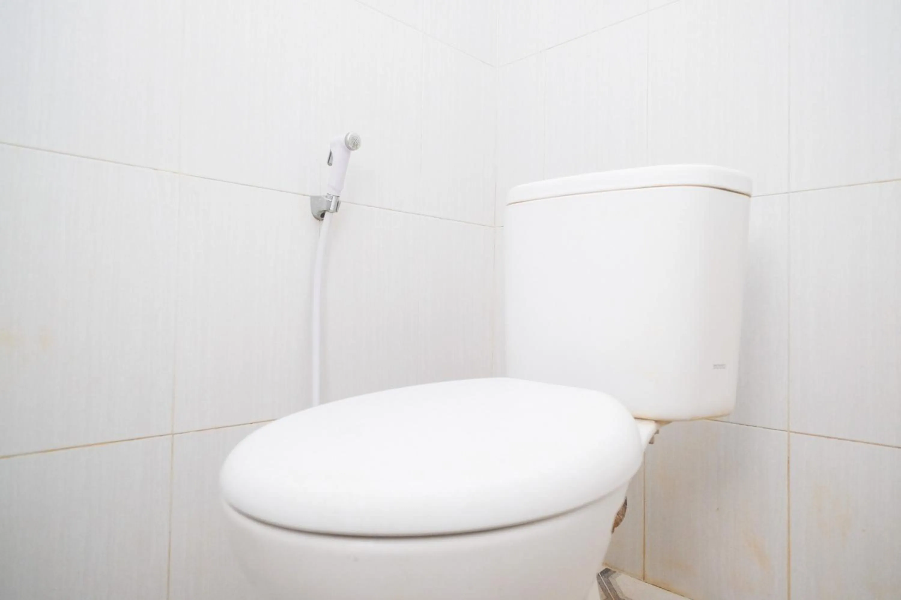 Bathroom in RedDoorz Syariah near Pascasarjana UGM 3