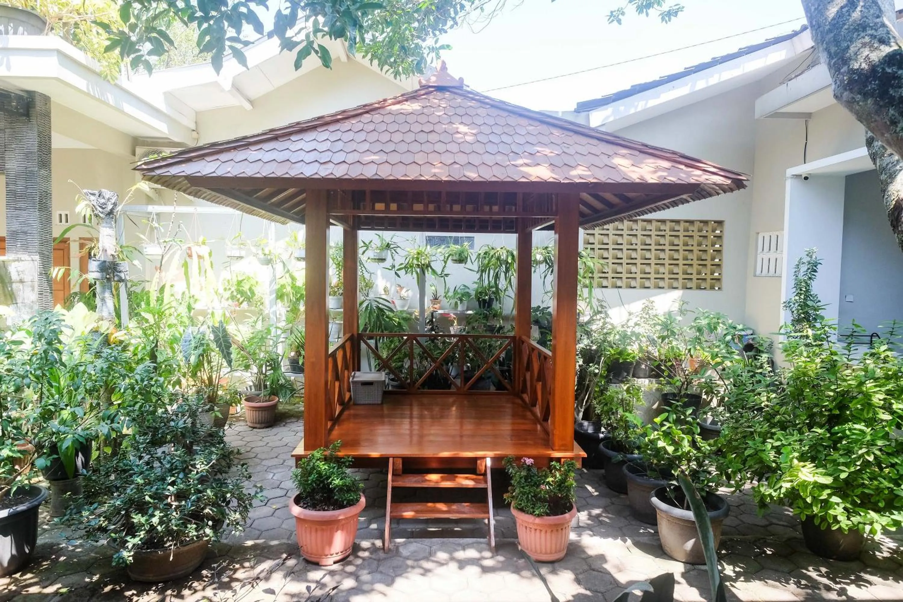 Patio in RedDoorz Syariah near Pascasarjana UGM 3