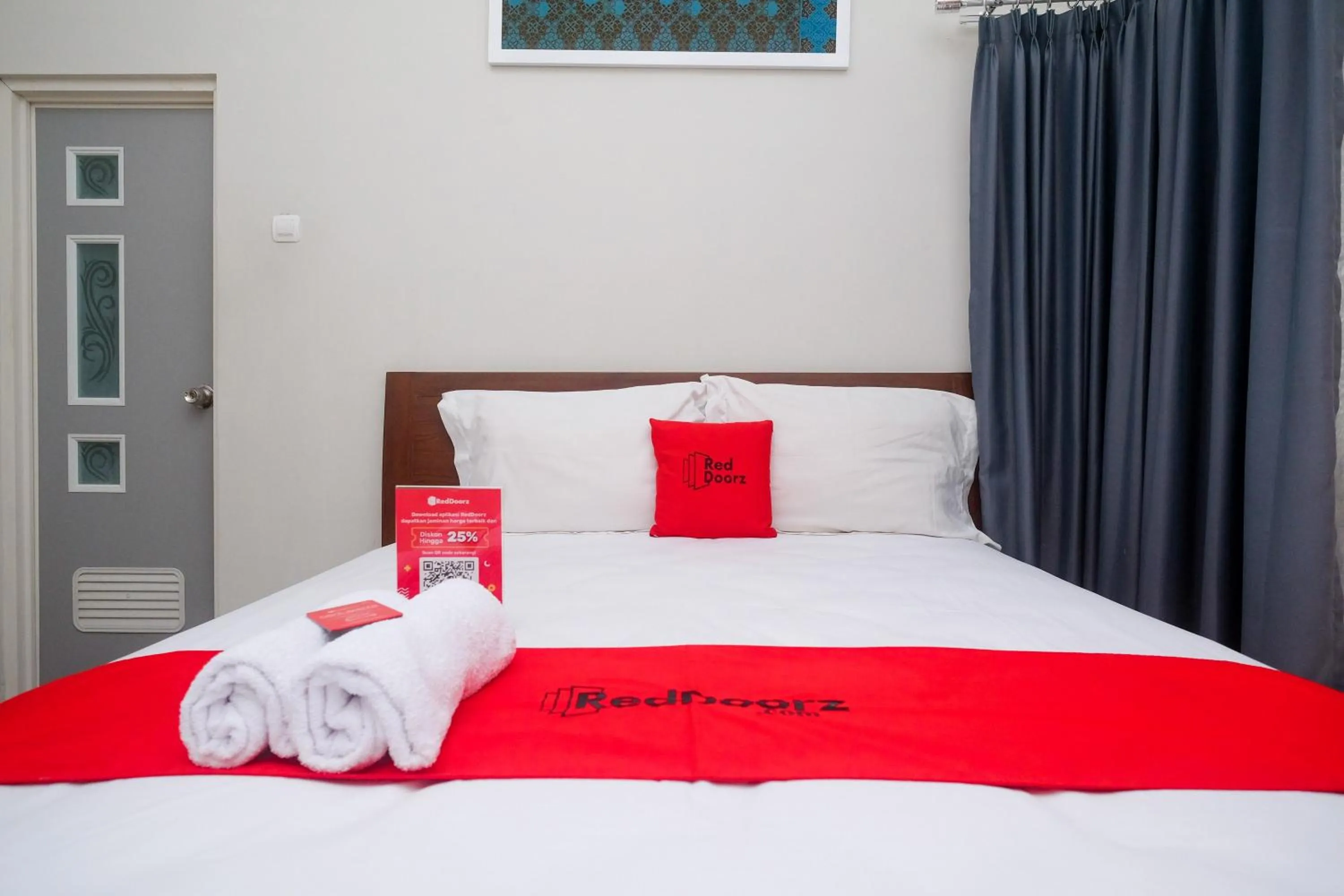 Bed in RedDoorz Syariah near Pascasarjana UGM 3