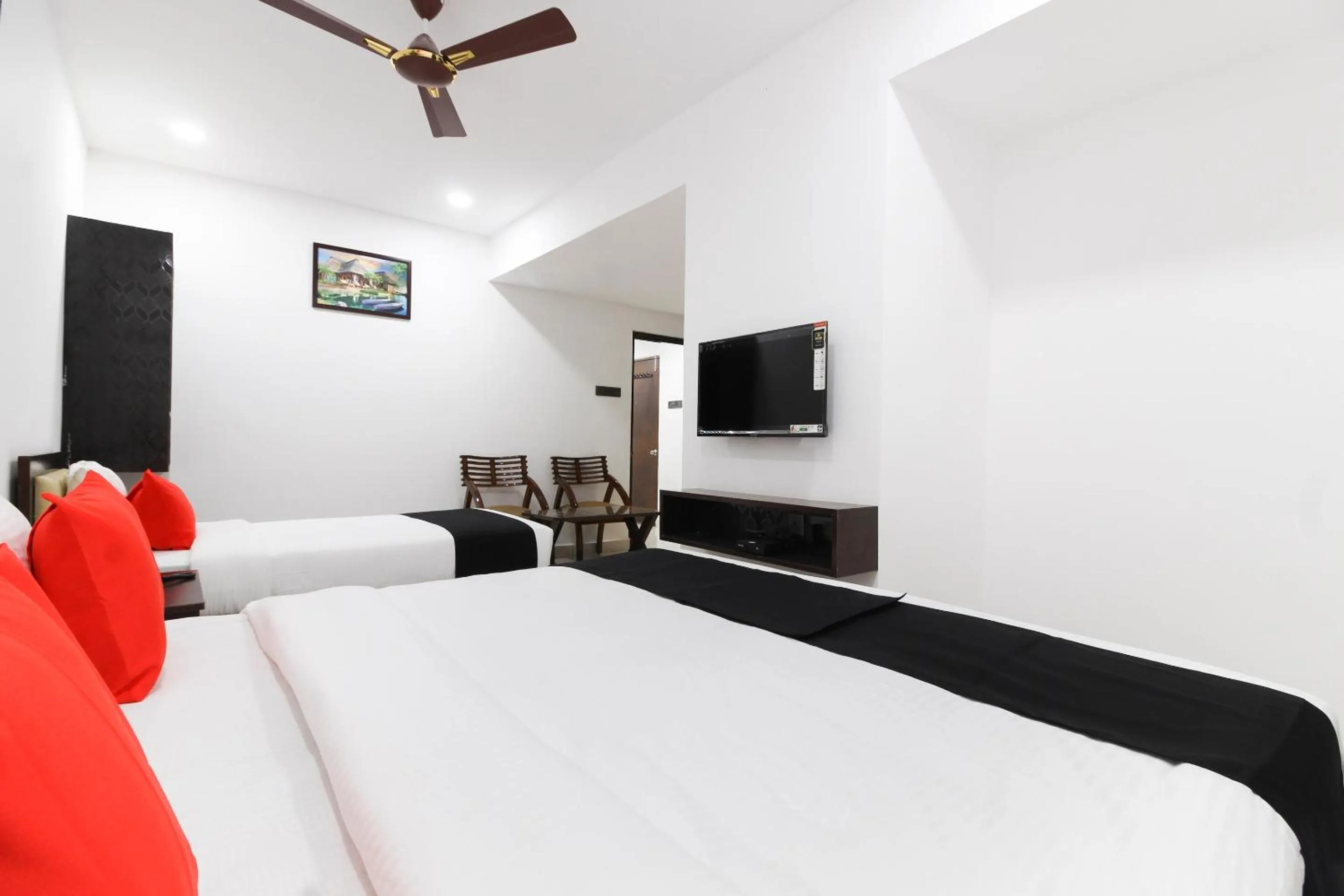 Bedroom, Bed in Super Collection O Mythri Hotel Near By ECIL, AS RAO Nagar, Sainikpuri