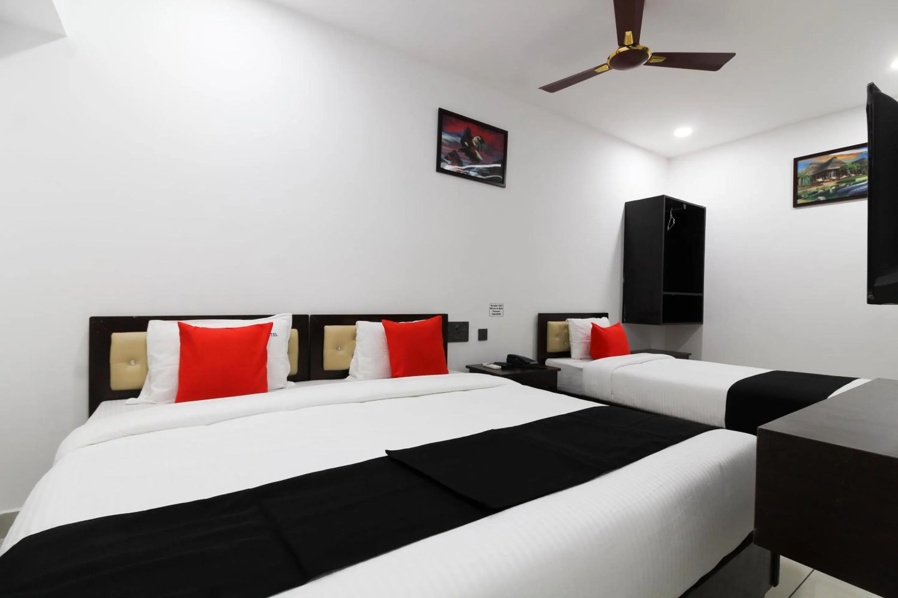 Bedroom, Bed in Super Collection O Mythri Hotel Near By ECIL, AS RAO Nagar, Sainikpuri