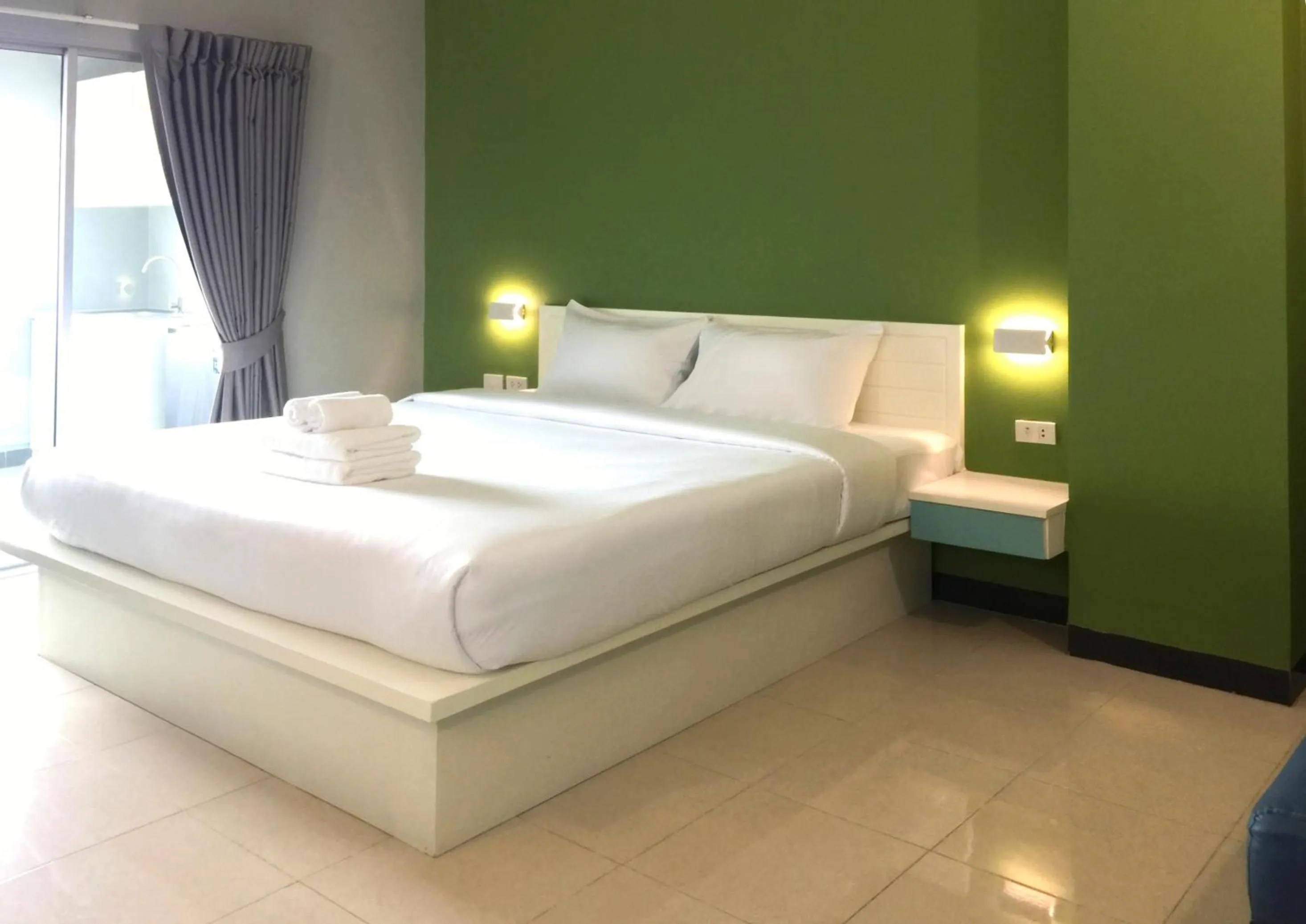 Bed in Fullroom 77 Srinakarin