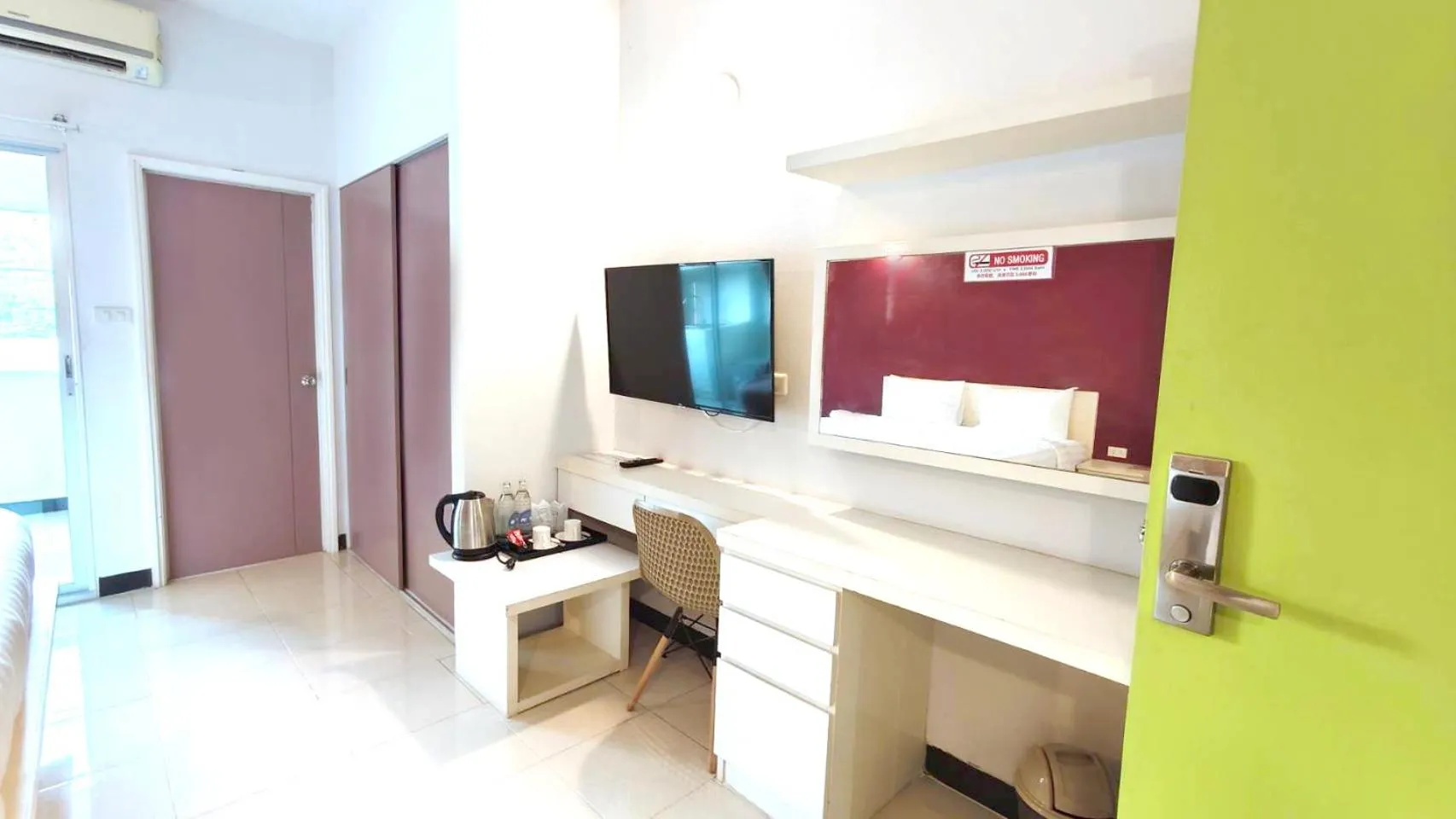 Bed in Fullroom 77 Srinakarin