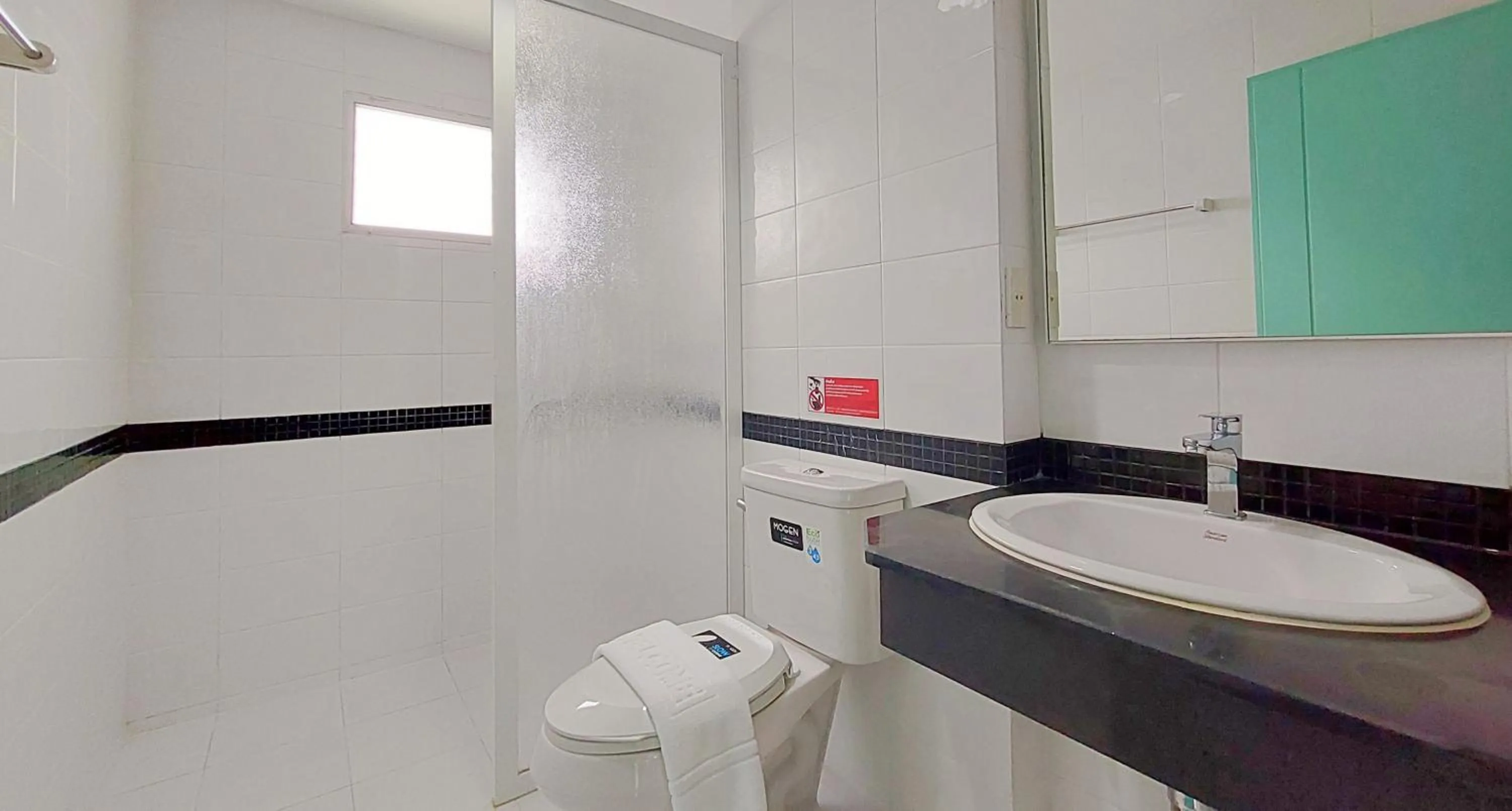 Shower in Fullroom 77 Srinakarin