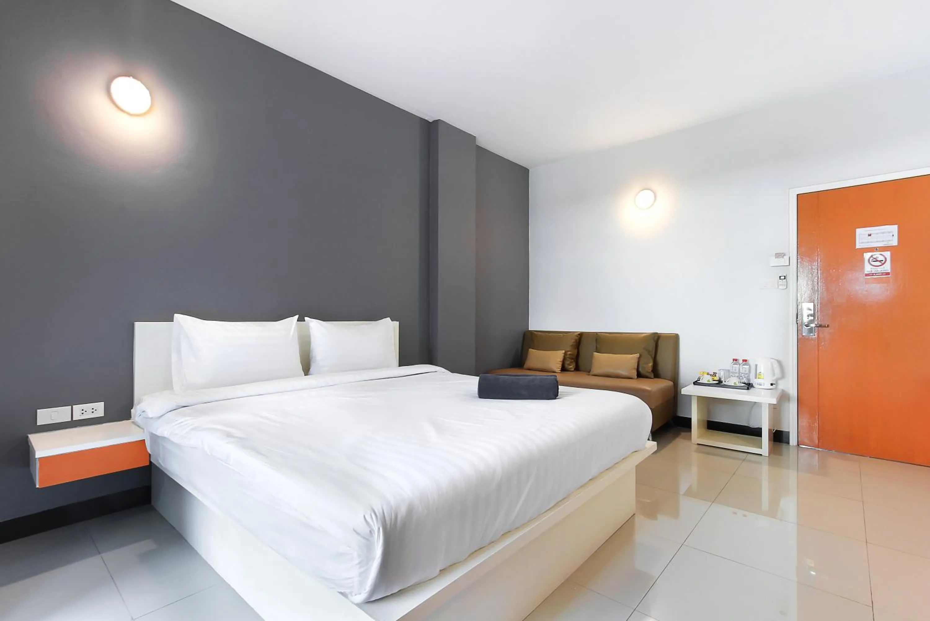 Bed in Fullroom 77 Srinakarin