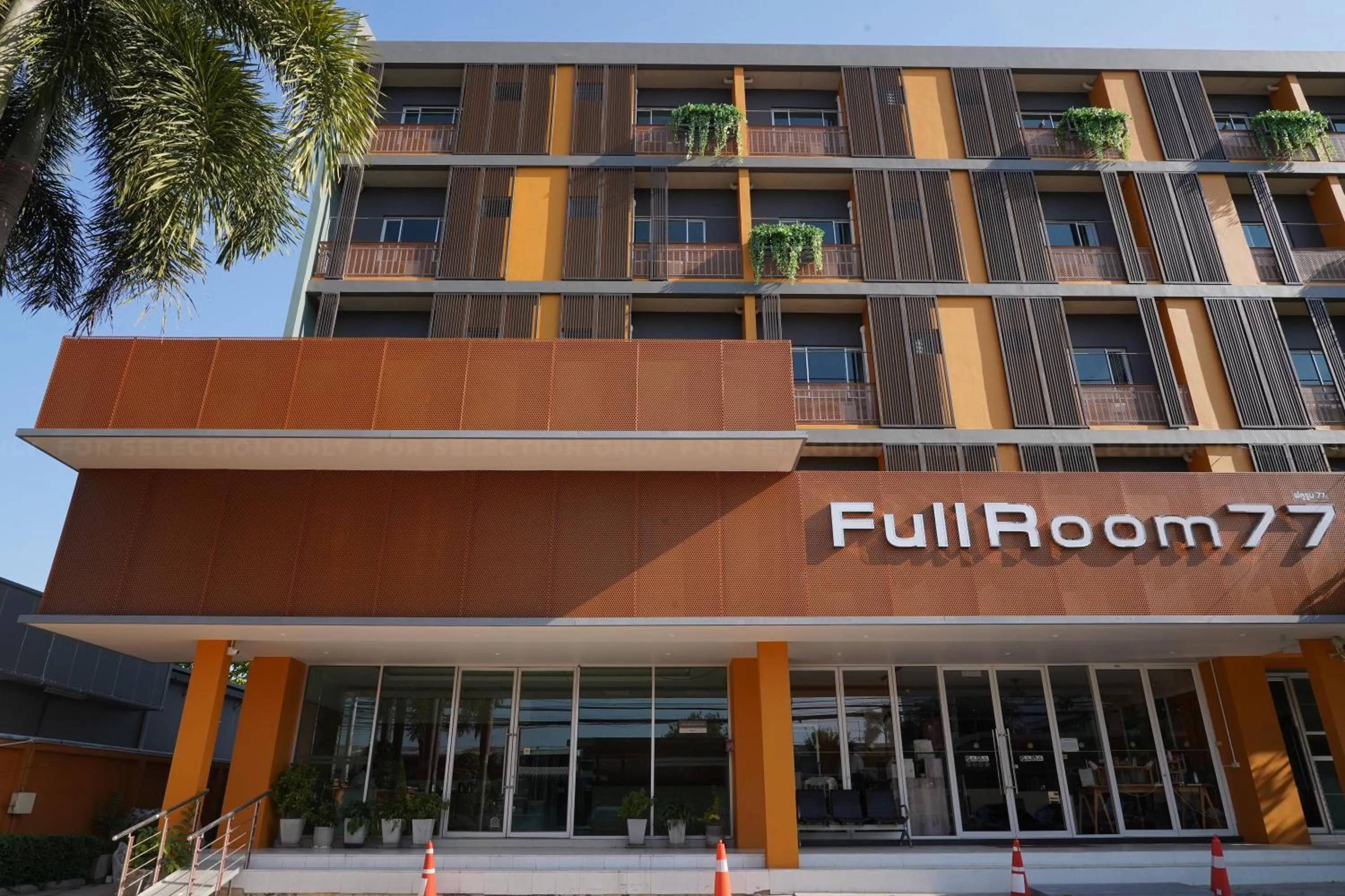 Property building in Fullroom 77 Srinakarin