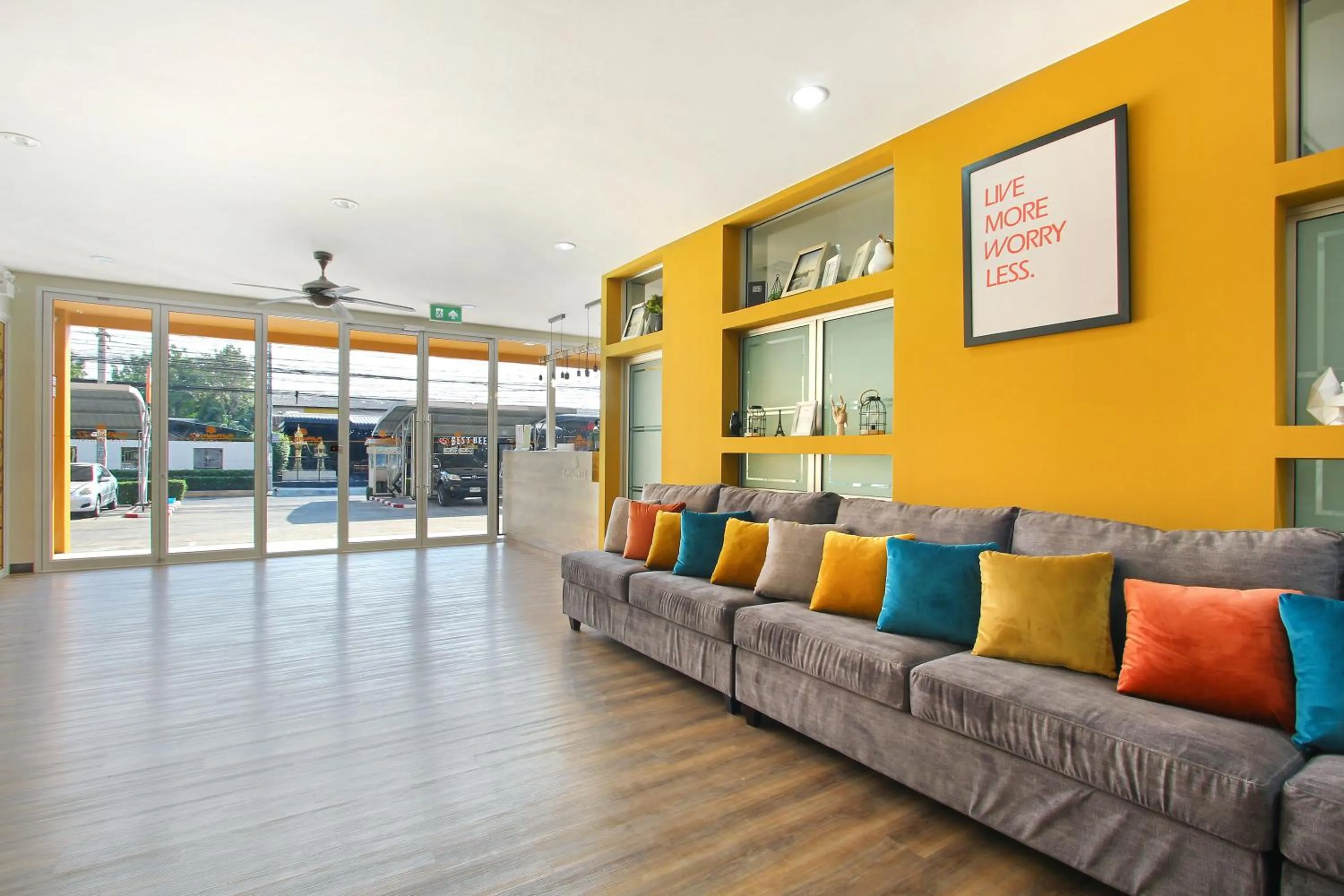 Seating area in Fullroom 77 Srinakarin