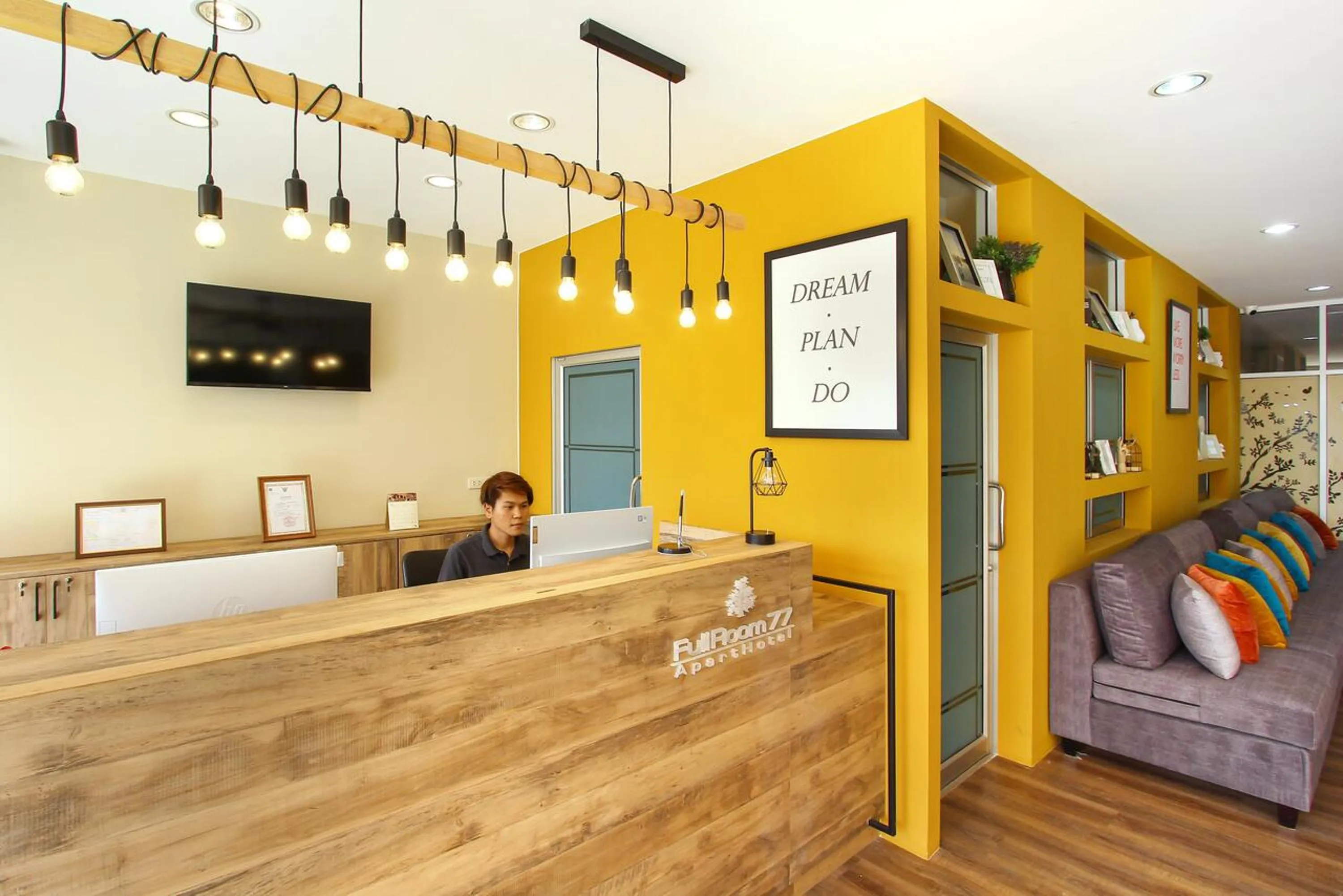 Lobby or reception in Fullroom 77 Srinakarin