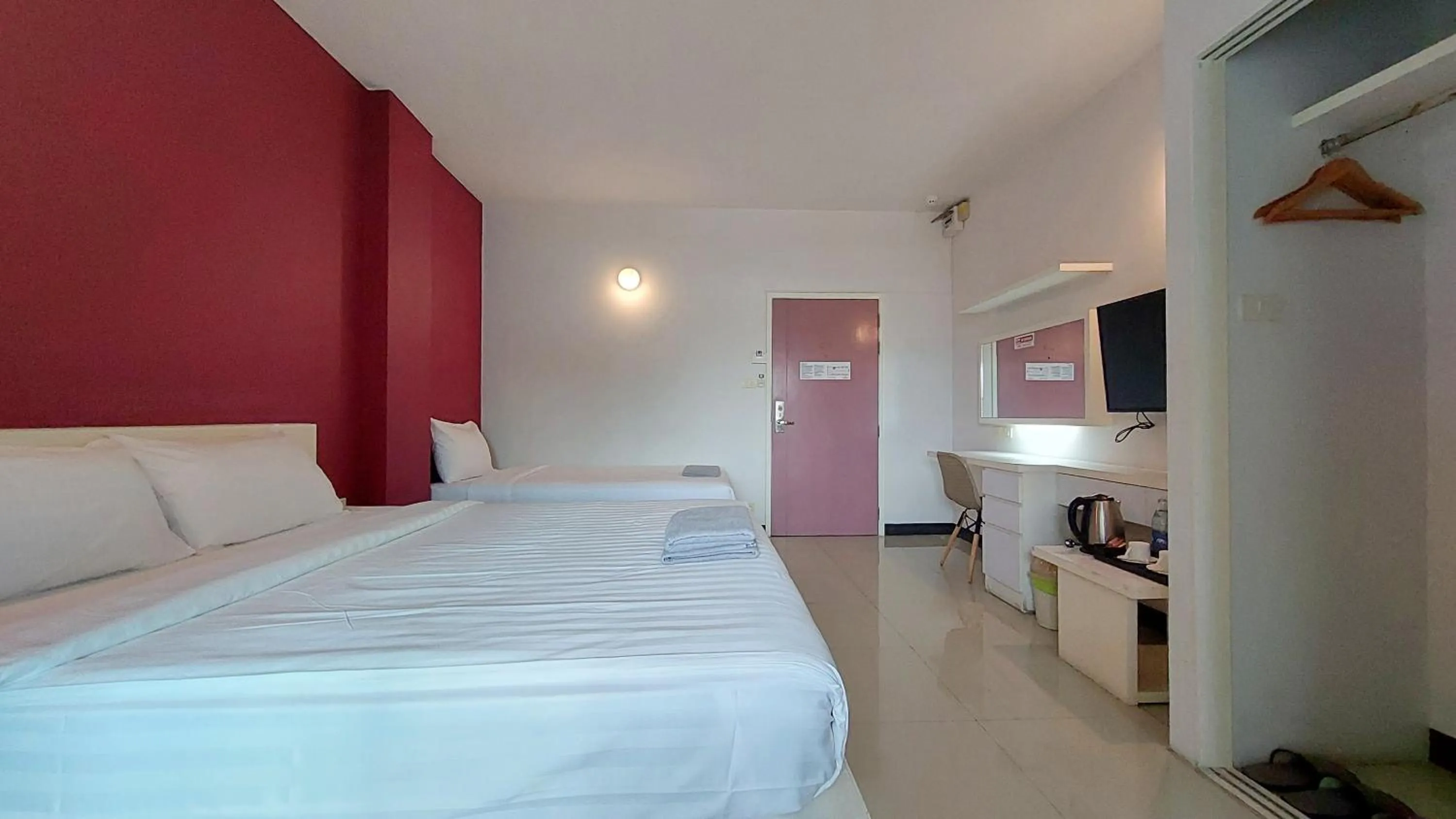 Bedroom, Bed in Fullroom 77 Srinakarin