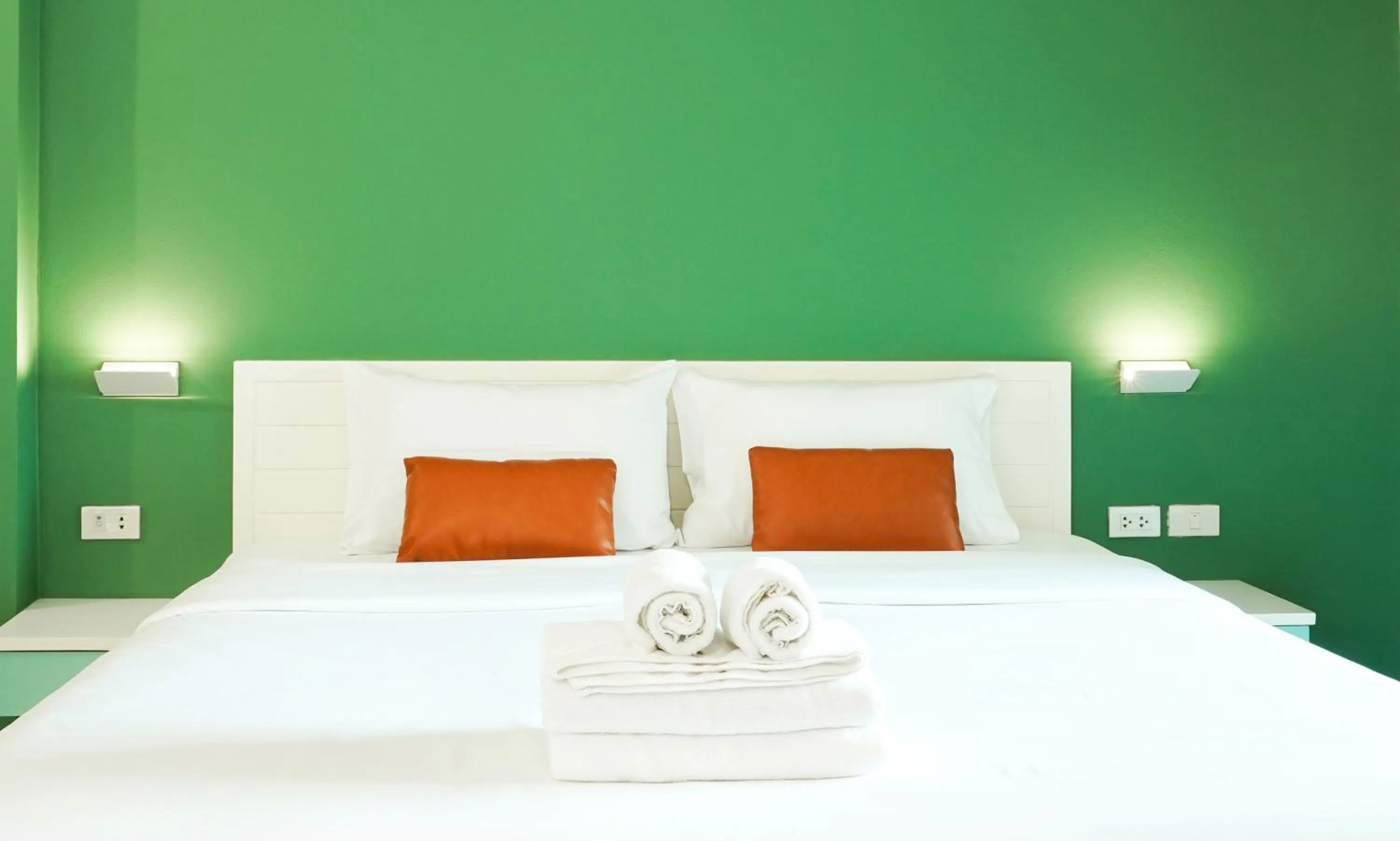 Bed in Fullroom 77 Srinakarin