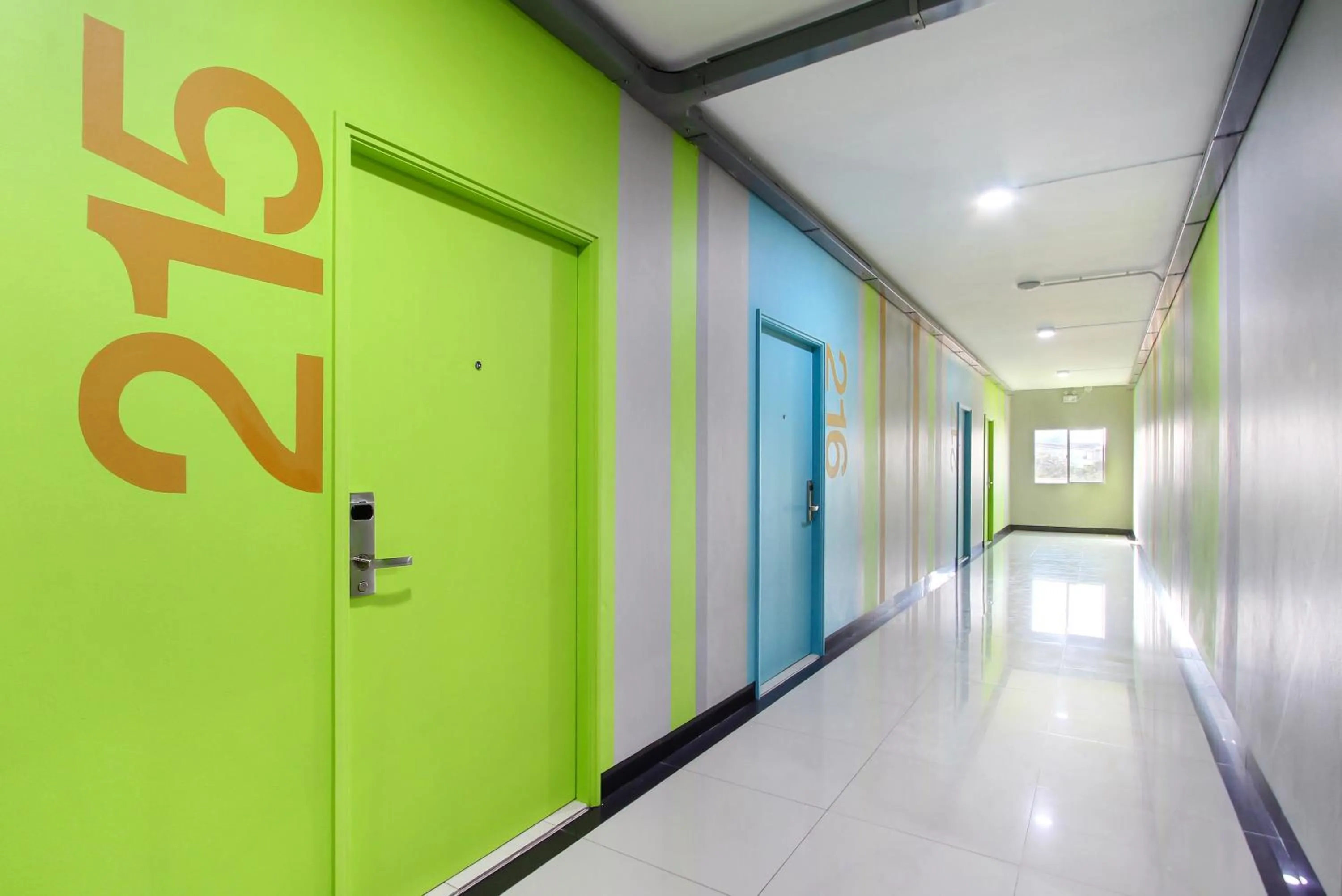 Property building in Fullroom 77 Srinakarin