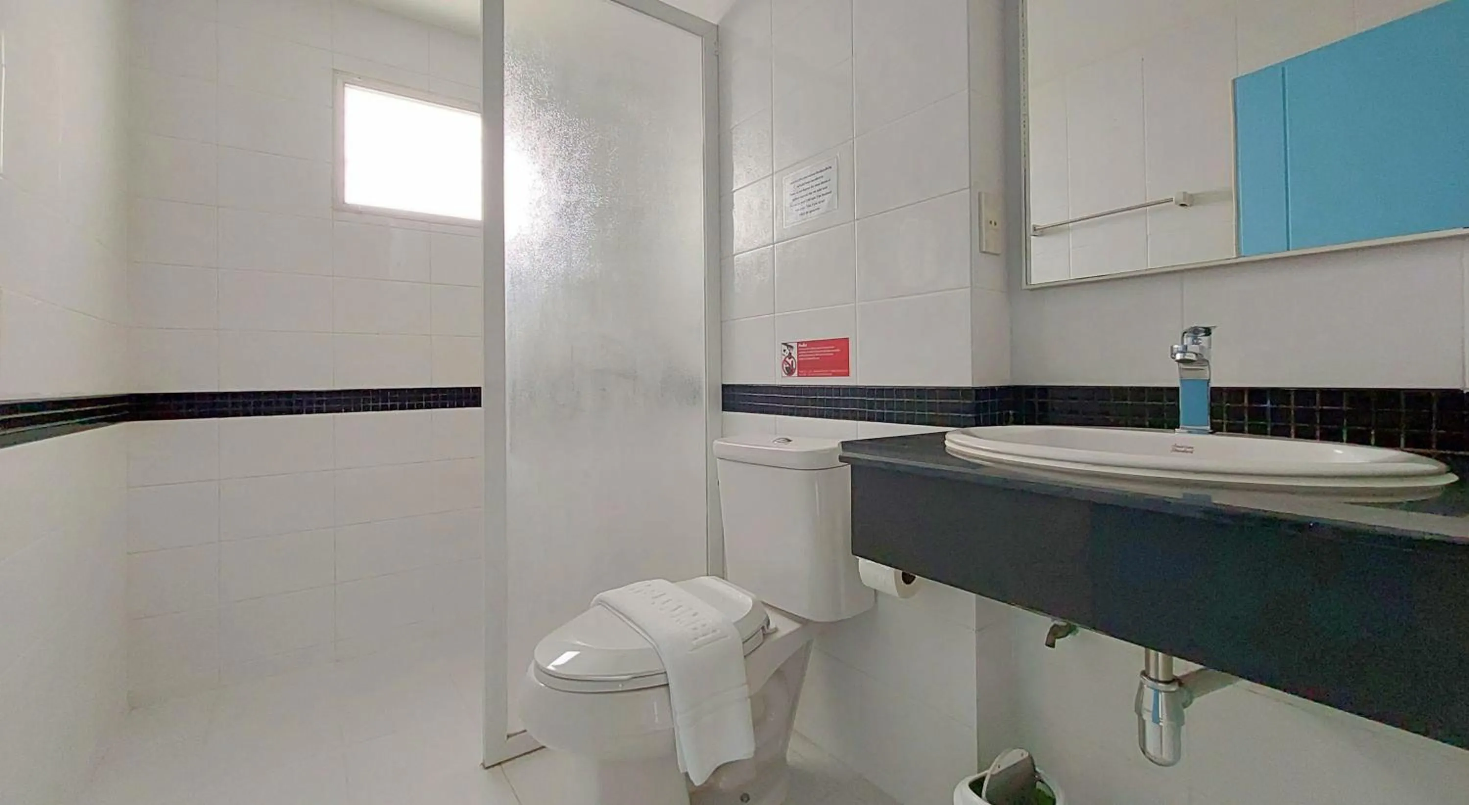 Shower in Fullroom 77 Srinakarin