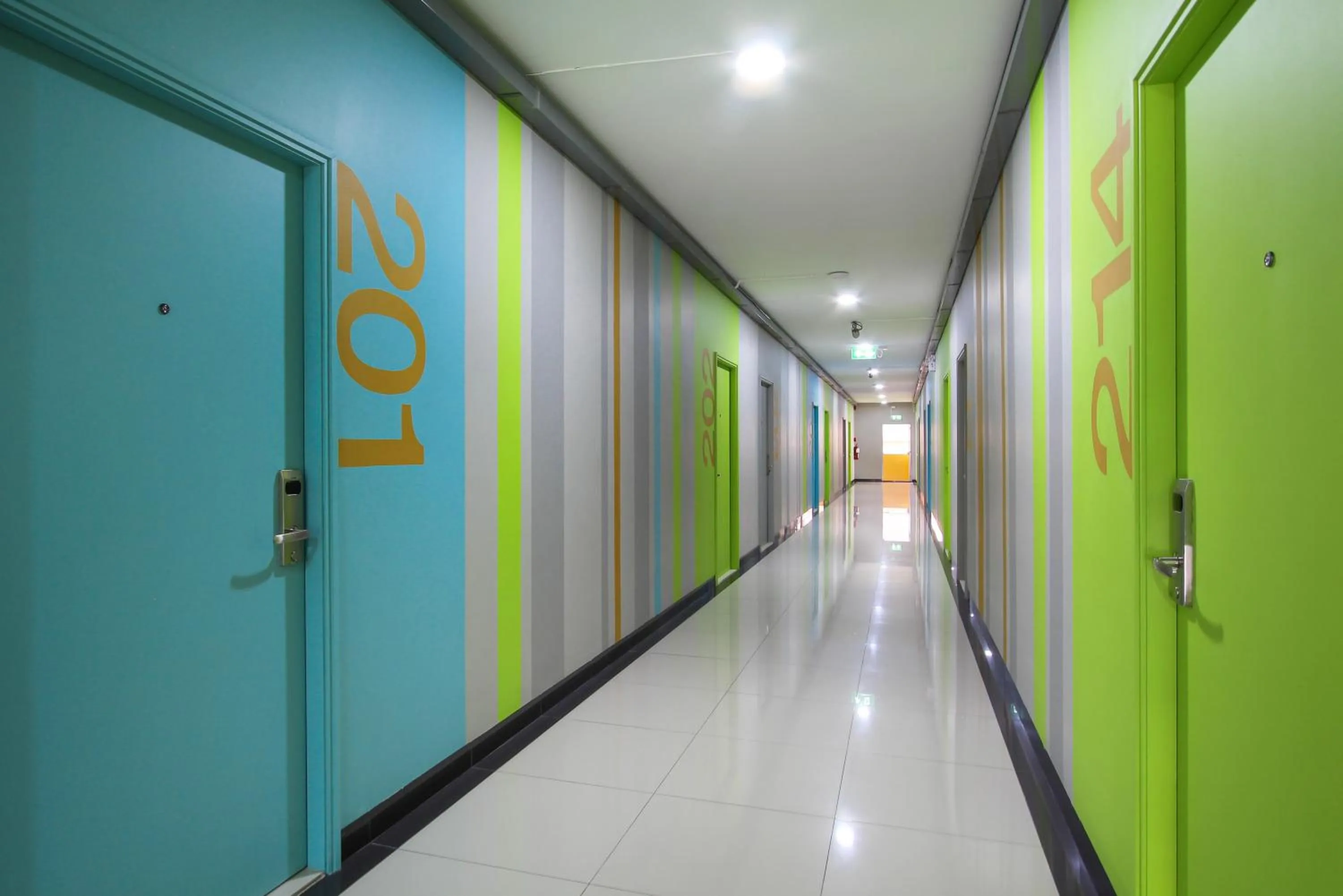 Property building in Fullroom 77 Srinakarin