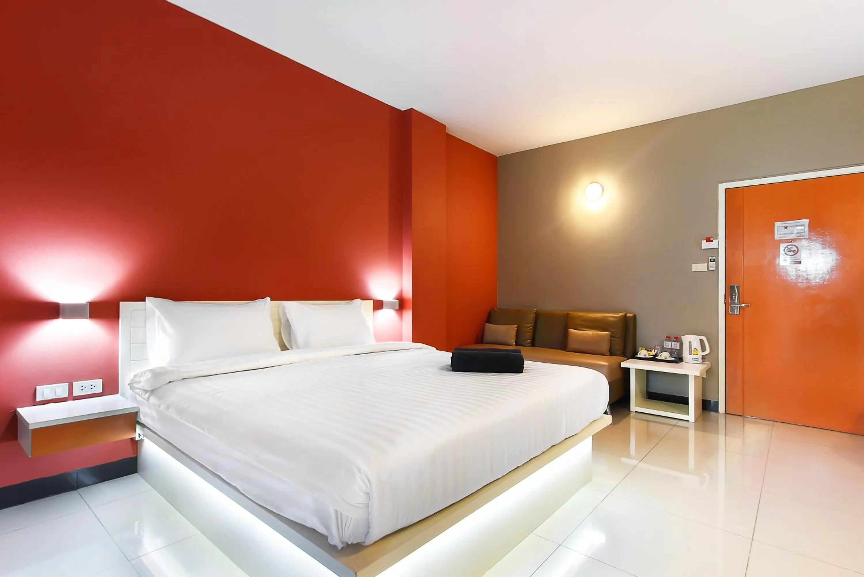 Bed in Fullroom 77 Srinakarin