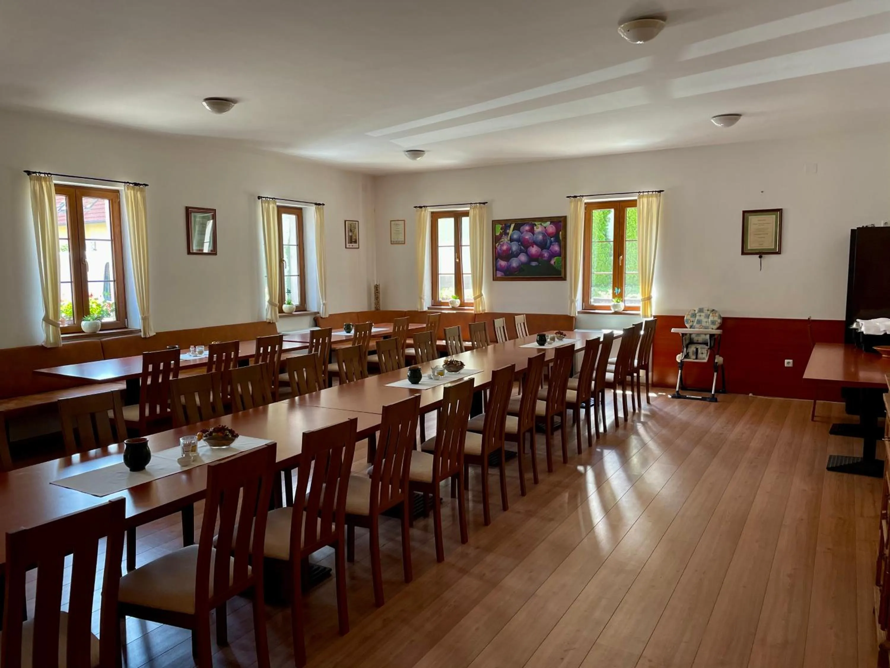 Restaurant/places to eat in Mayer Pince Panzió