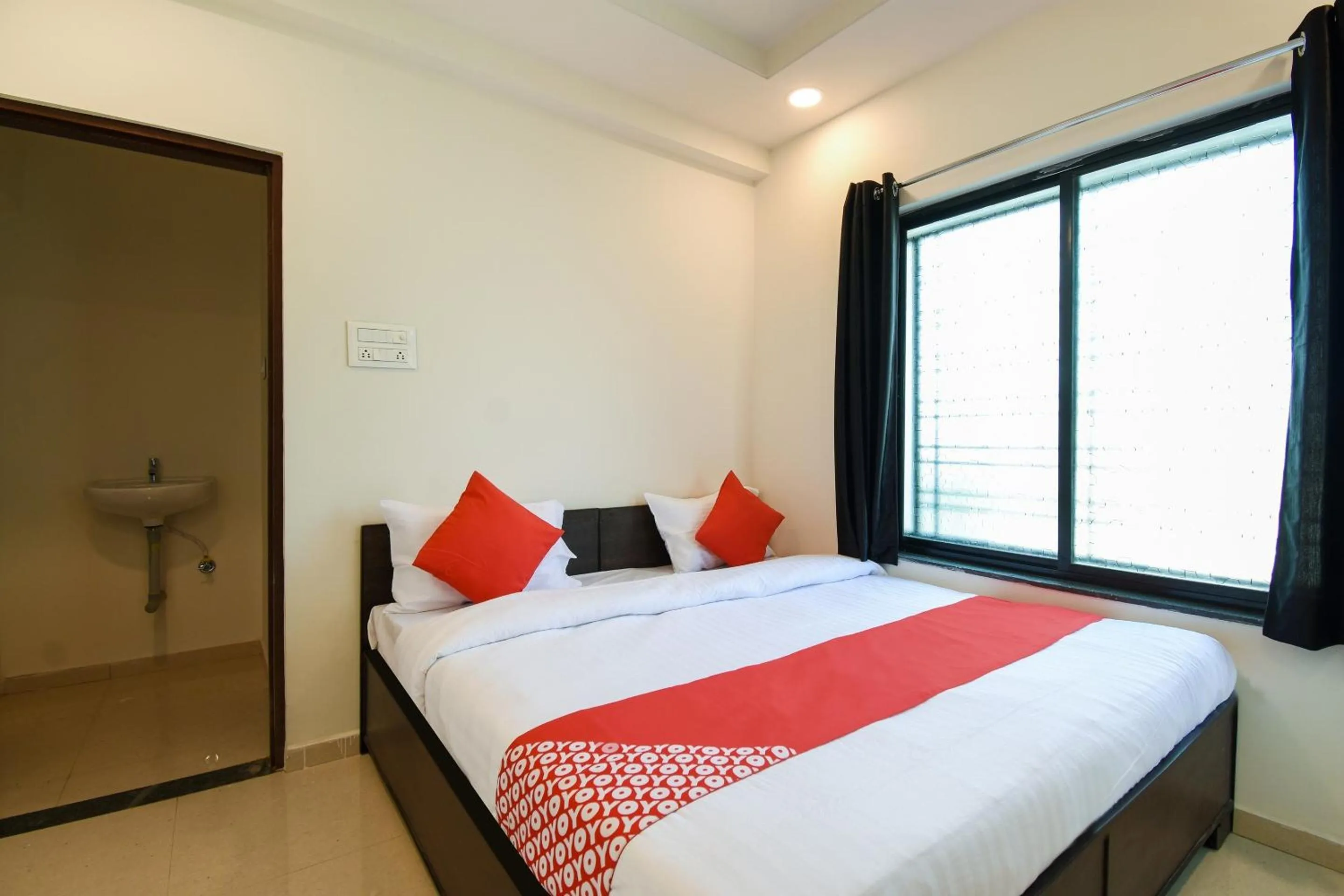 Bedroom, Bed in Super Collection O White House Regency