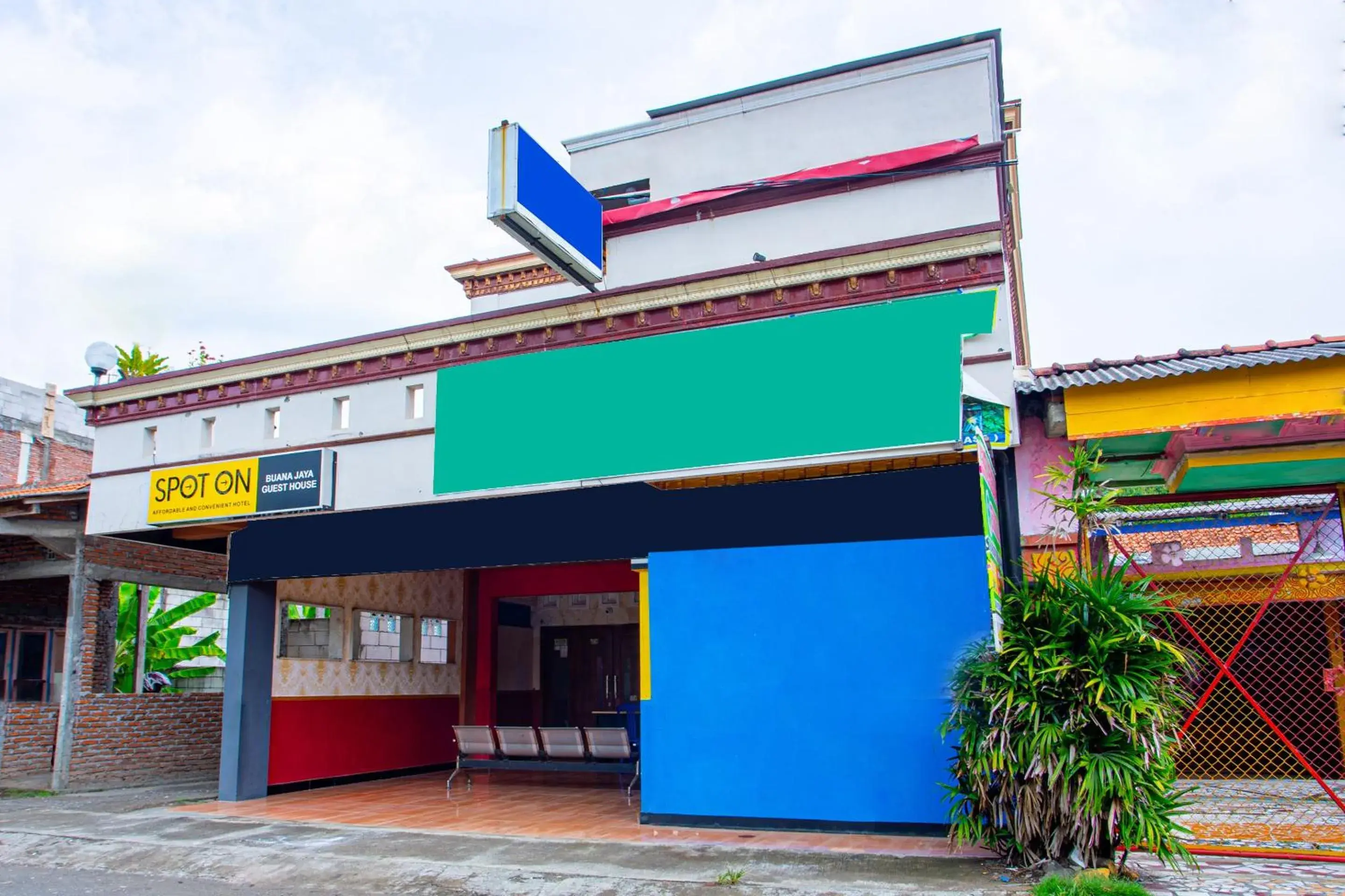 Facade/entrance in SPOT ON 2473 Buana Jaya Guest House Facade/entrance in SPOT ON 2473 Buana Jaya Guest House