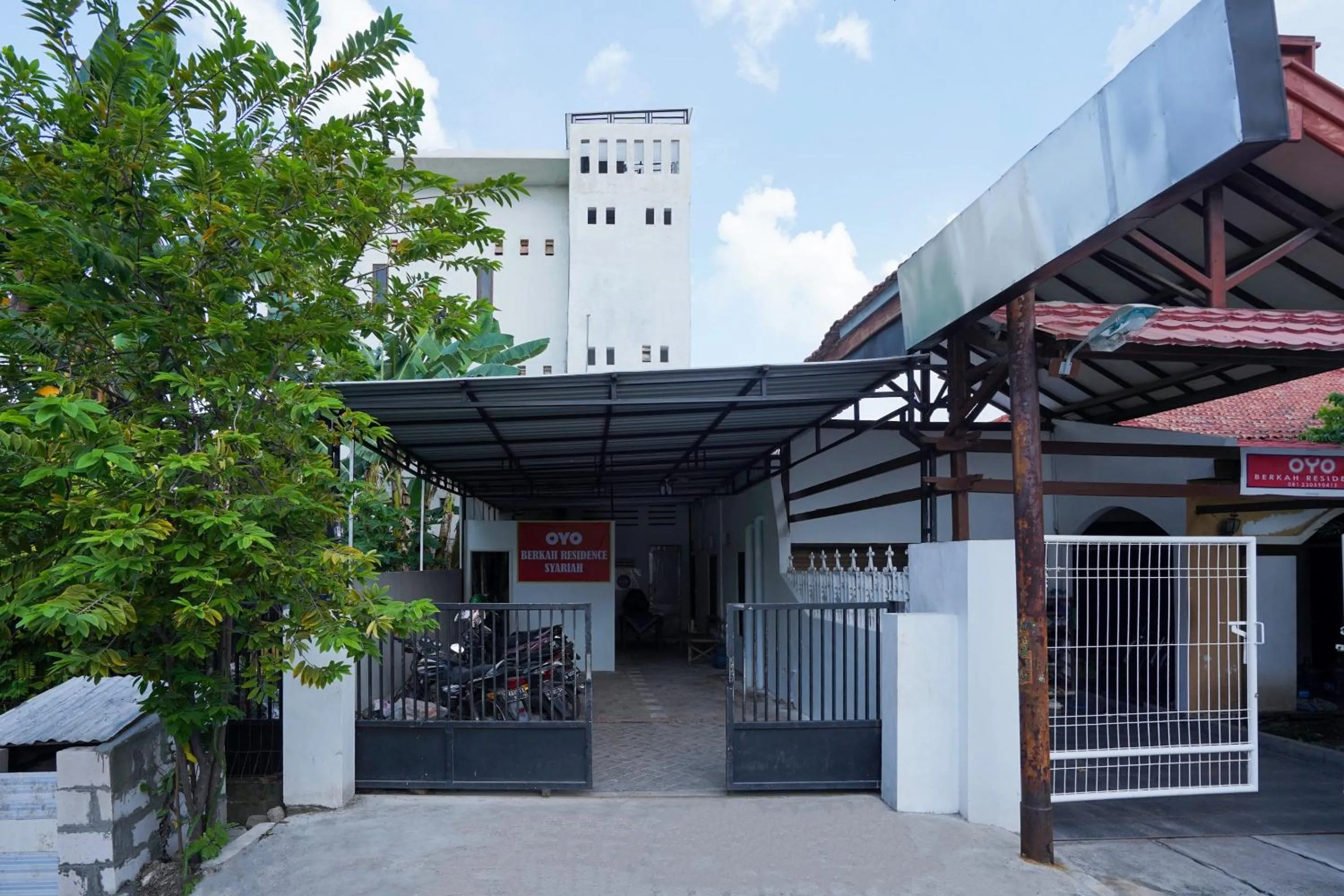 Facade/entrance in Hotel O Berkah Residence Syariah