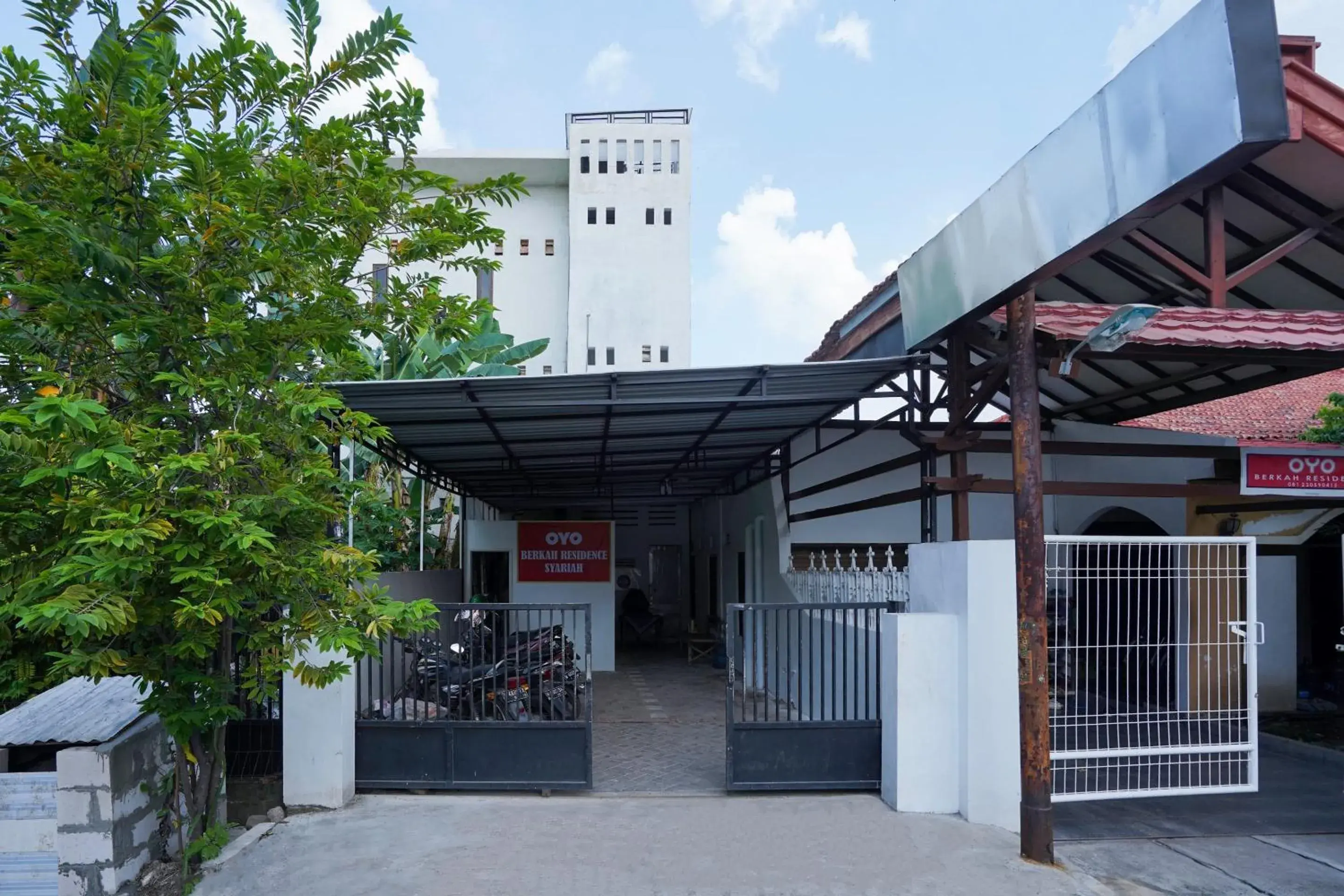 Facade/entrance in Hotel O Berkah Residence Syariah Facade/entrance in Hotel O Berkah Residence Syariah