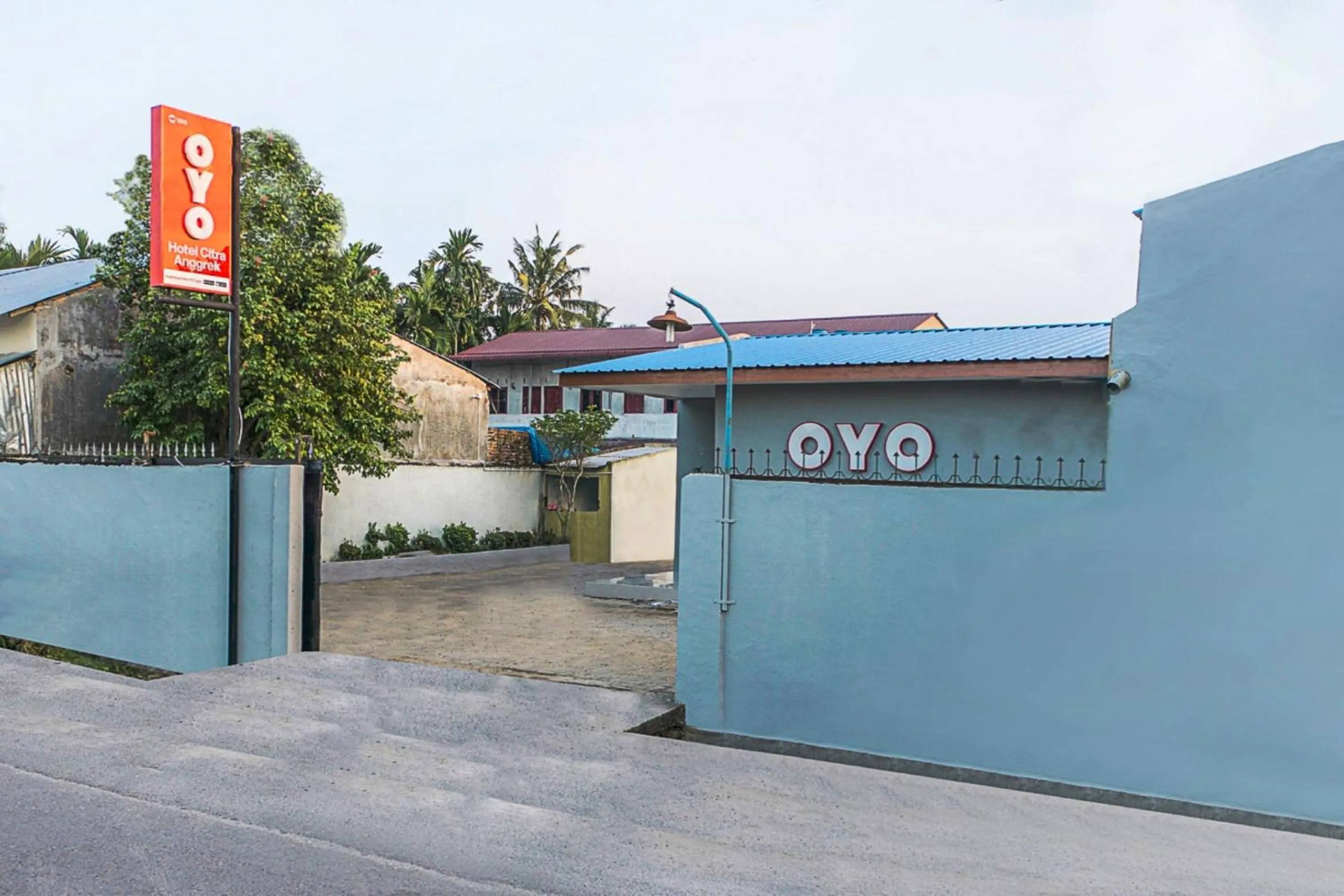 Facade/entrance in Hotel O Citra Anggrek