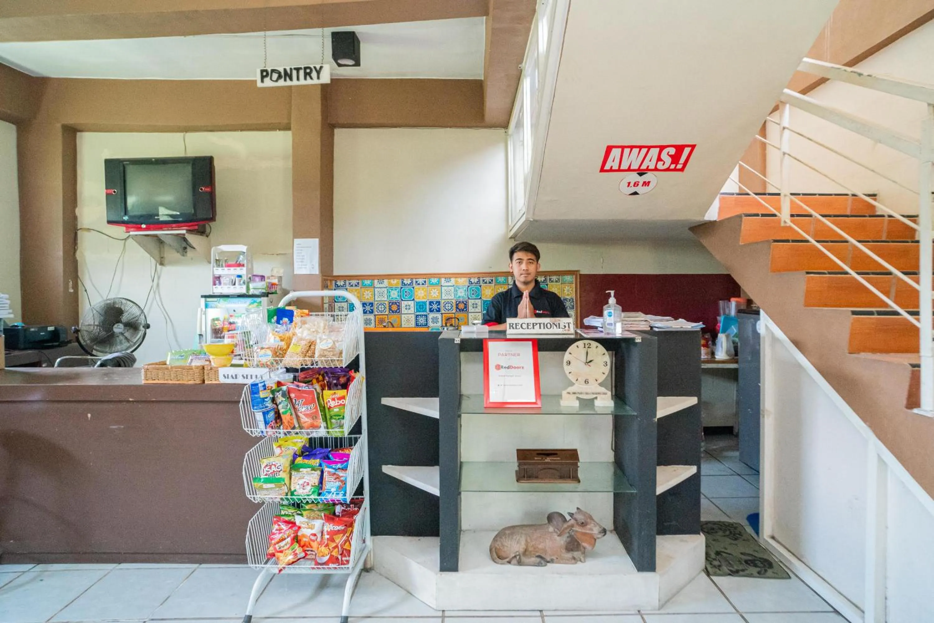 Lobby or reception in RedDoorz Plus Syariah At Lotus Hotel Bojonegoro