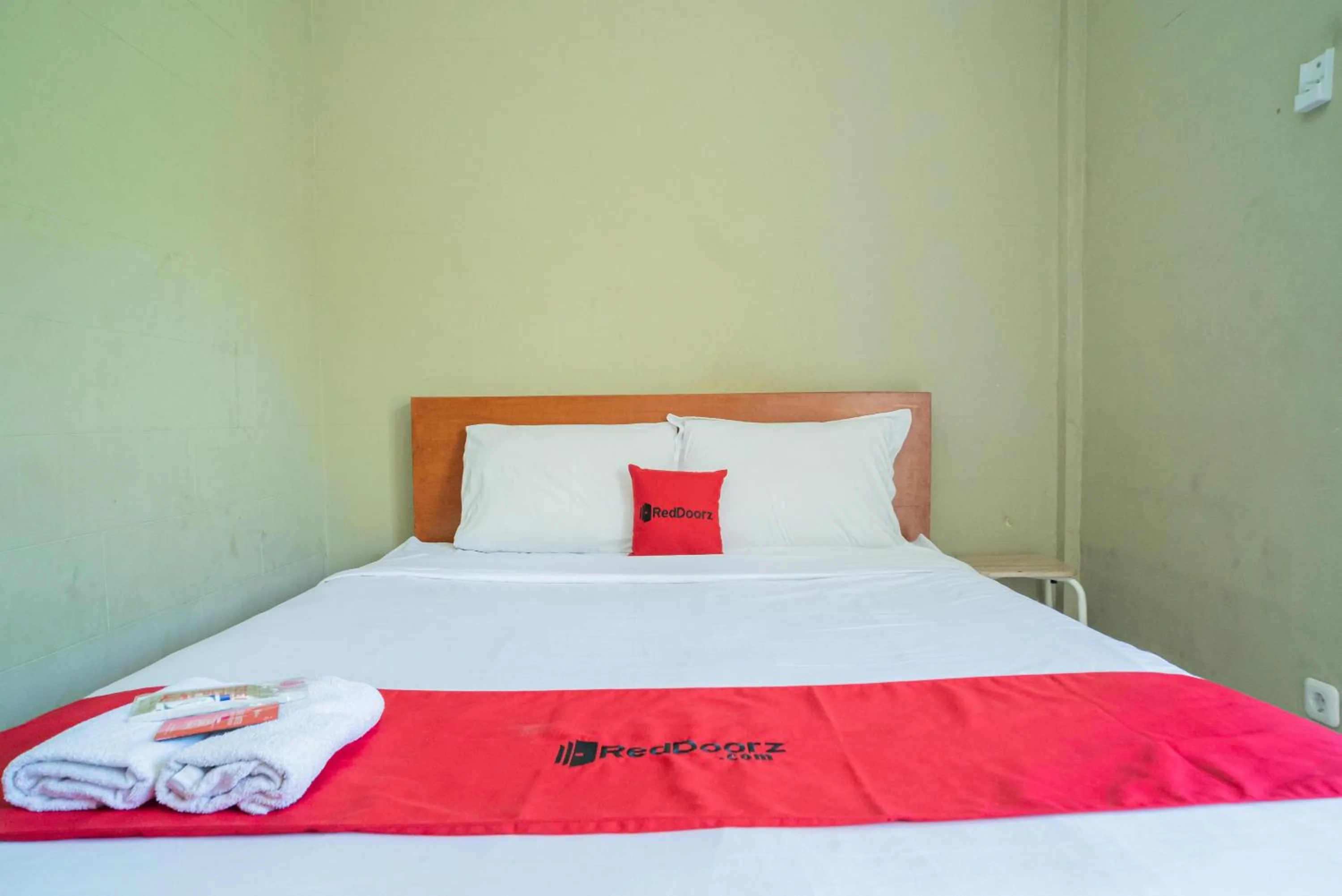 Bedroom, Bed in RedDoorz Plus Syariah At Lotus Hotel Bojonegoro