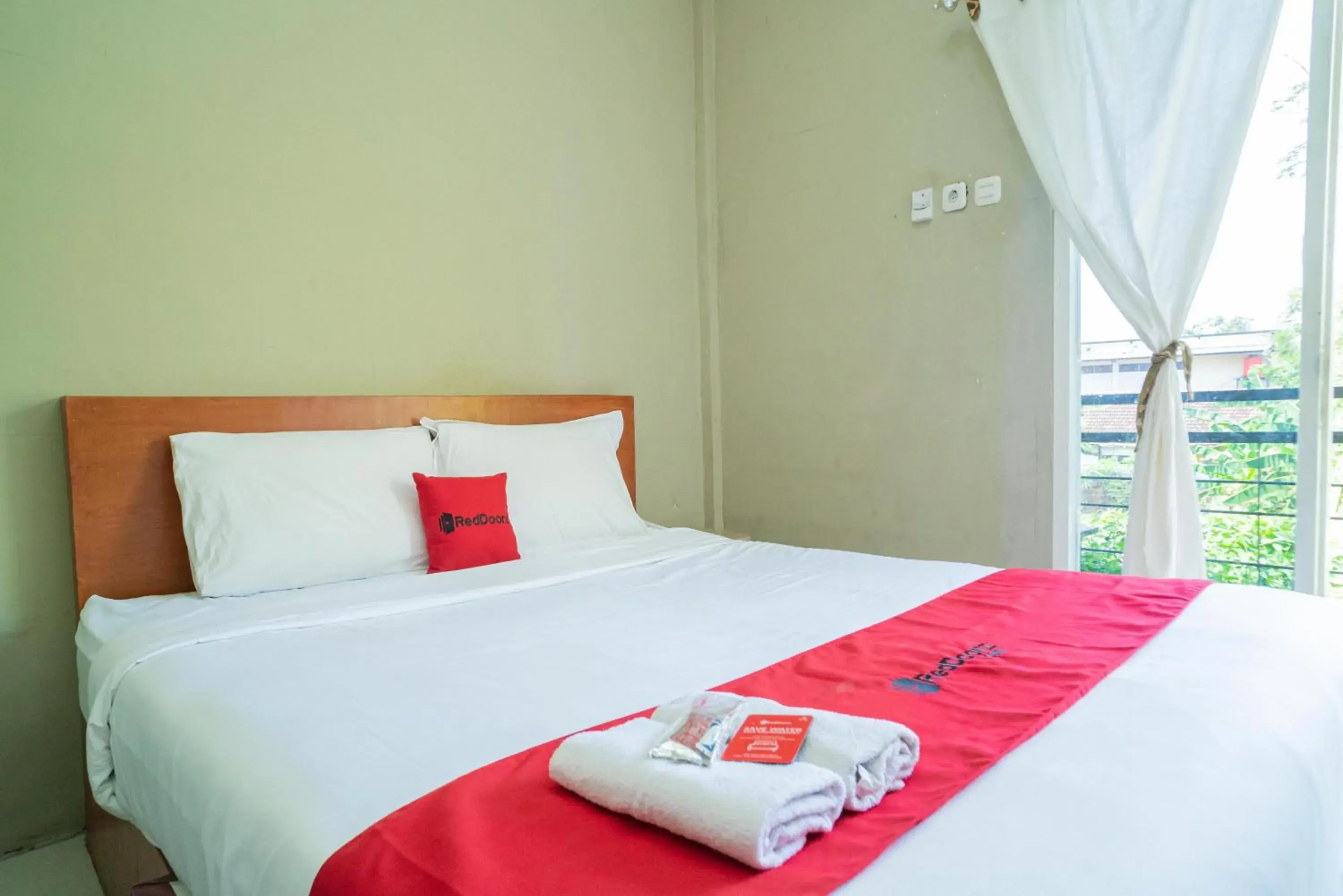 Standard Double Room in RedDoorz Plus Syariah At Lotus Hotel Bojonegoro Standard Double Room in RedDoorz Plus Syariah At Lotus Hotel Bojonegoro