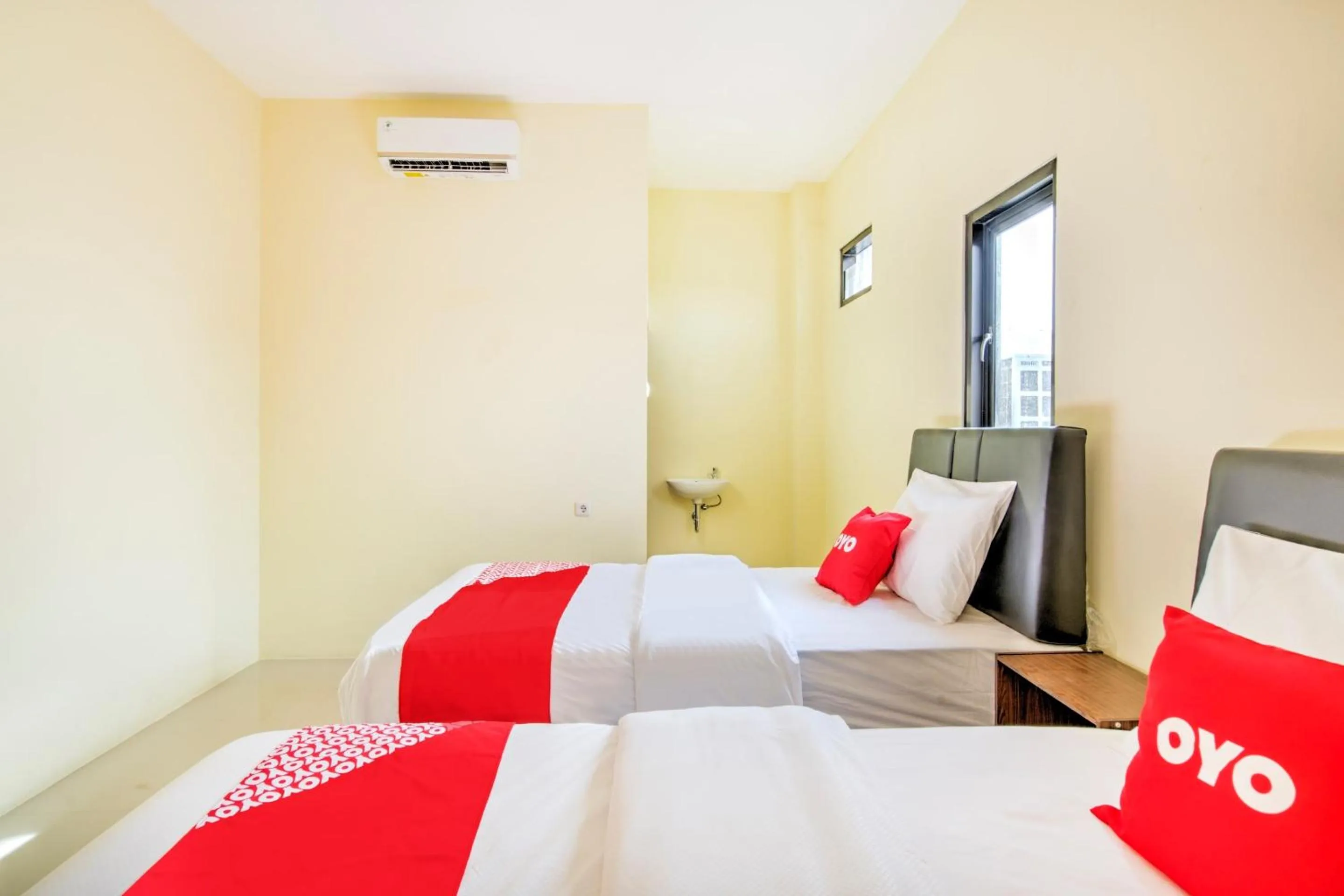 Bedroom, Bed in Hotel O Tebel 19