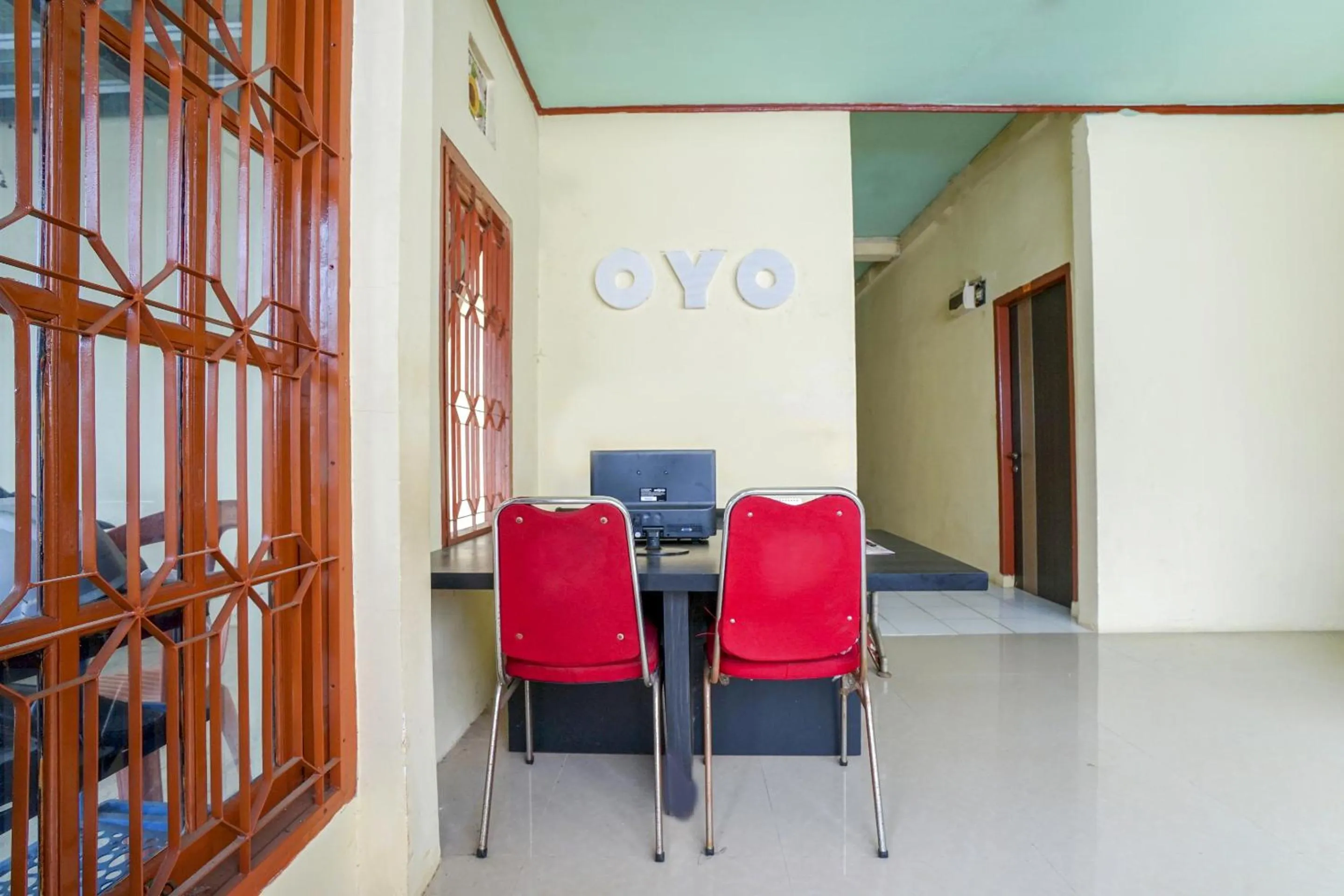 Lobby or reception in OYO Life 2502 Syariah Triantama Kost