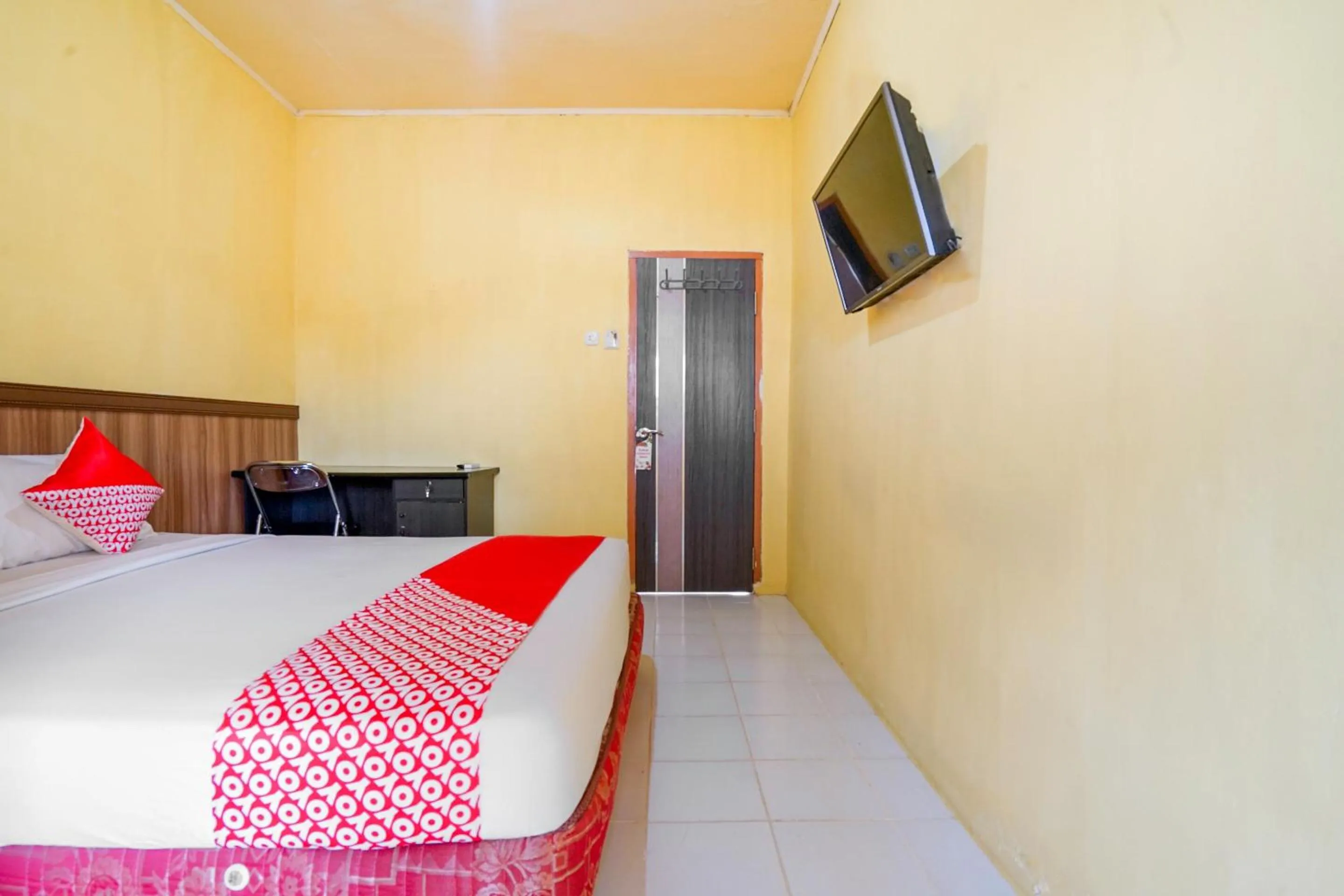 Bedroom, Bed in OYO Life 2502 Syariah Triantama Kost