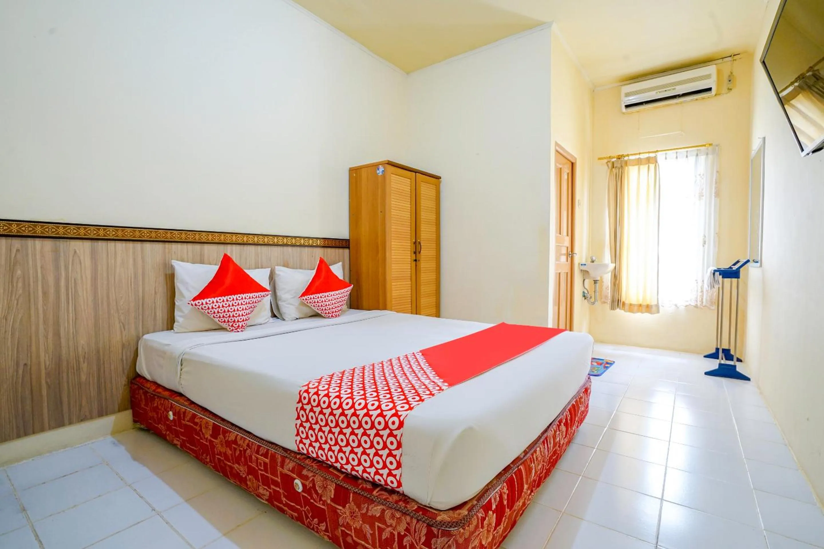 Bedroom, Bed in OYO Life 2502 Syariah Triantama Kost