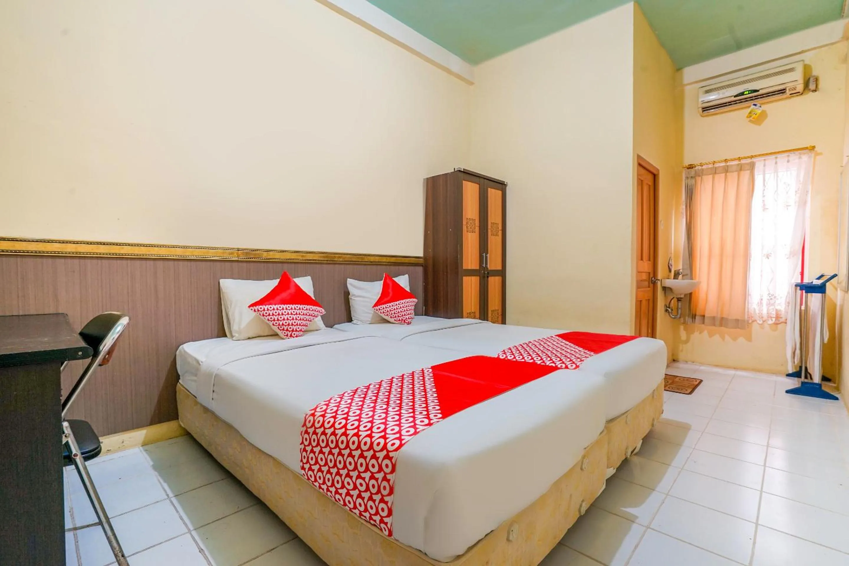 Bedroom, Bed in OYO Life 2502 Syariah Triantama Kost