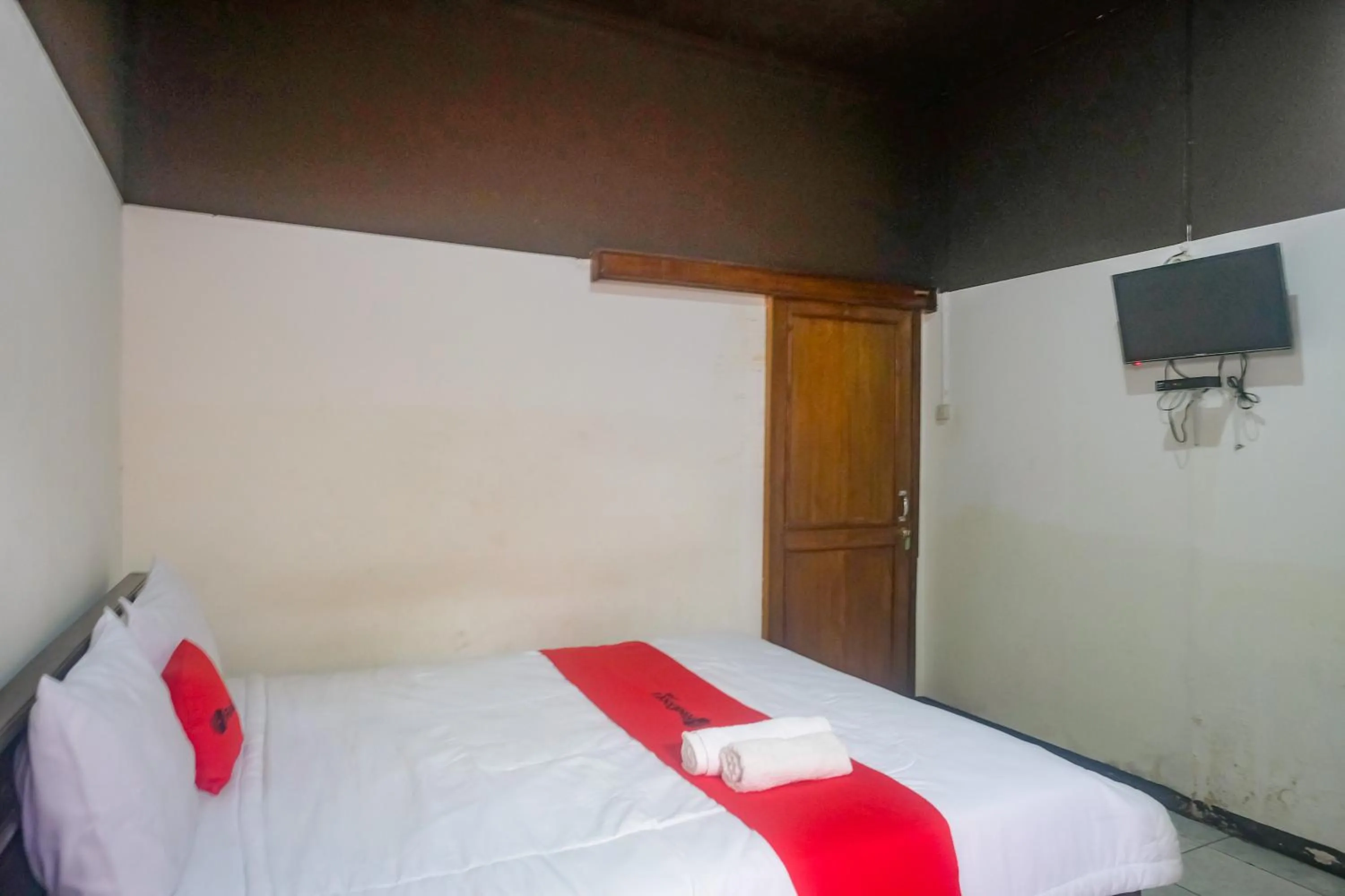 Bedroom, Bed in RedDoorz at Mayang Garini 2 Borobudur