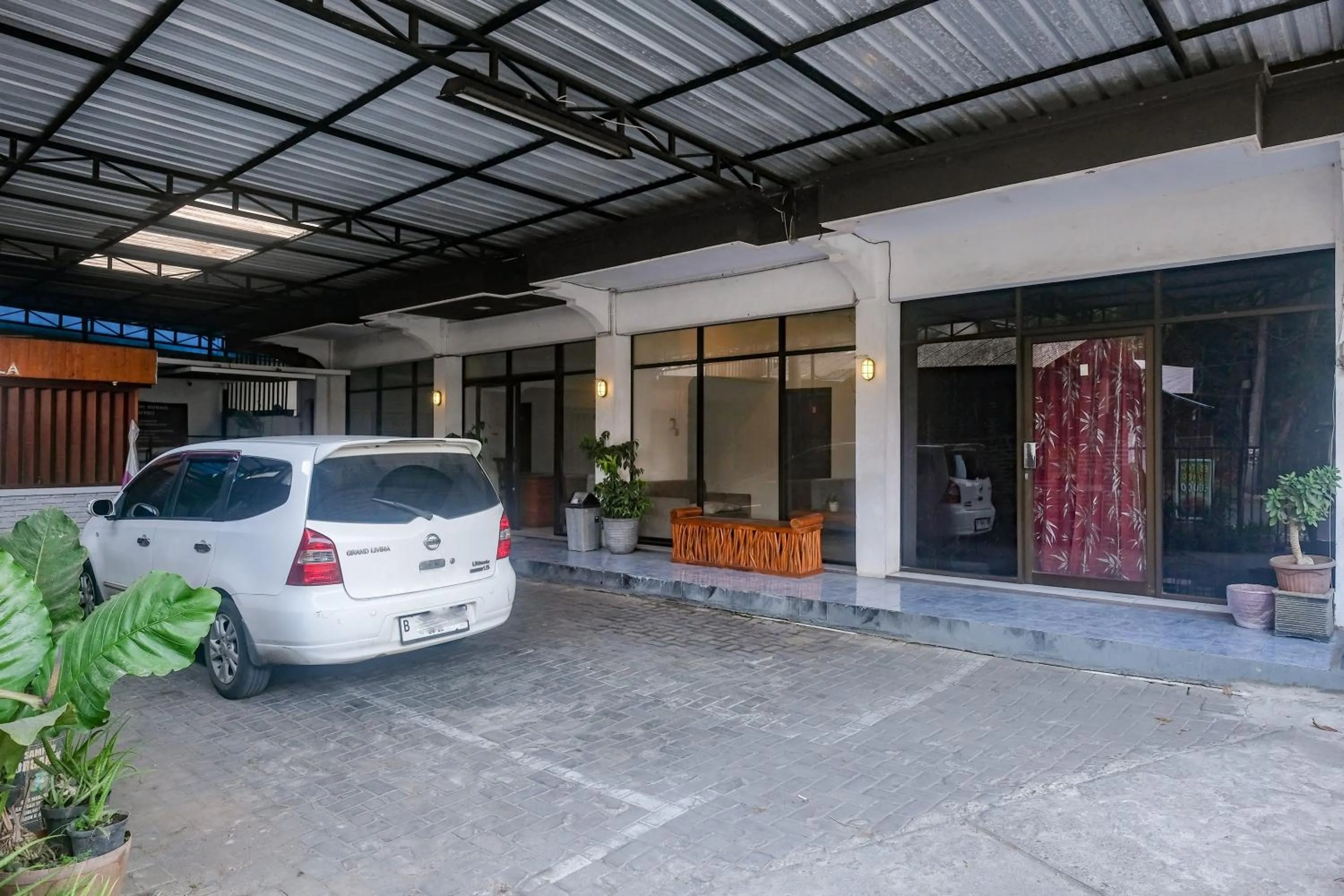 Parking in RedDoorz at Mayang Garini 2 Borobudur