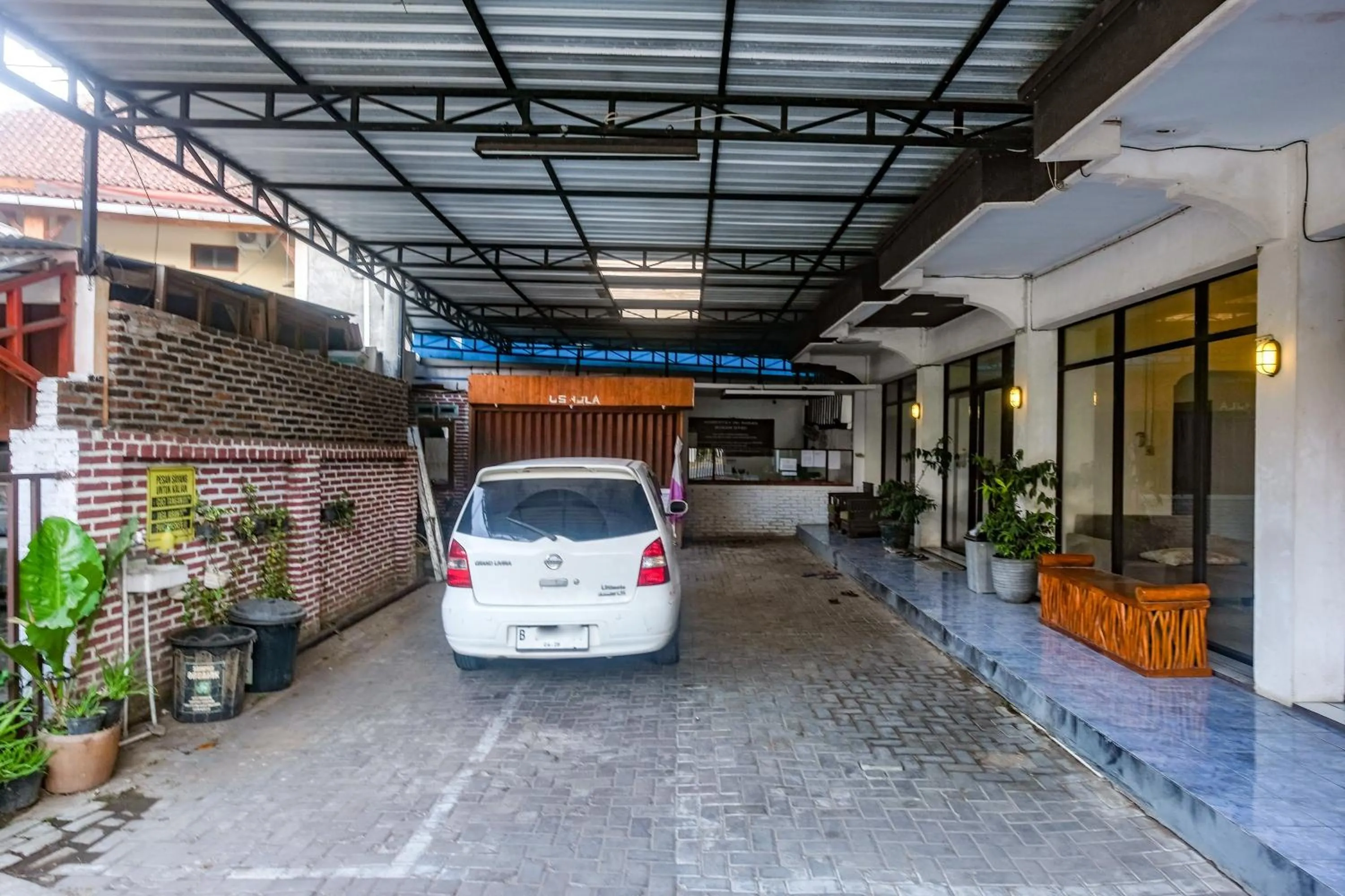 Parking in RedDoorz at Mayang Garini 2 Borobudur