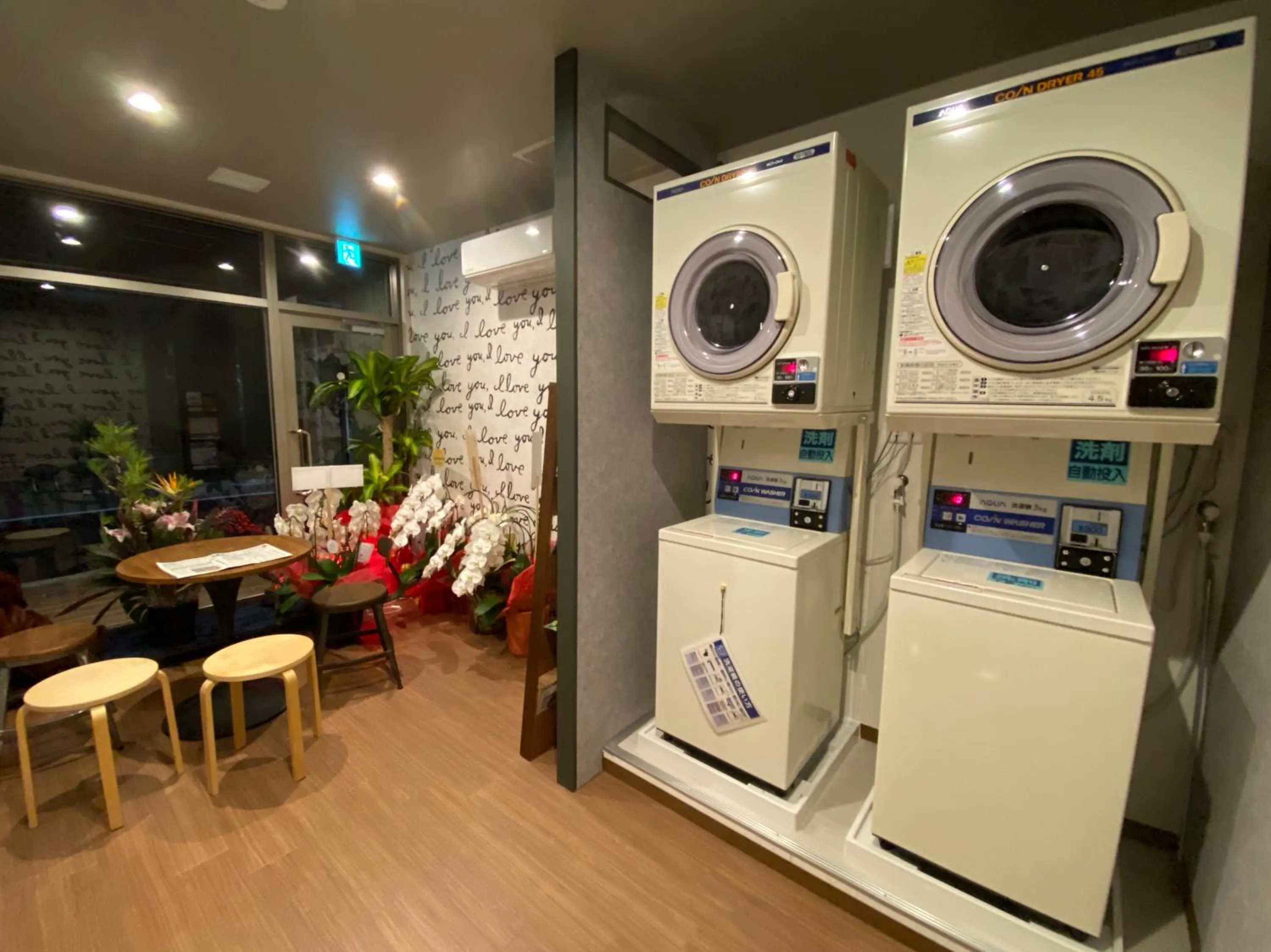 Communal lounge/ TV room in ffosaka.com