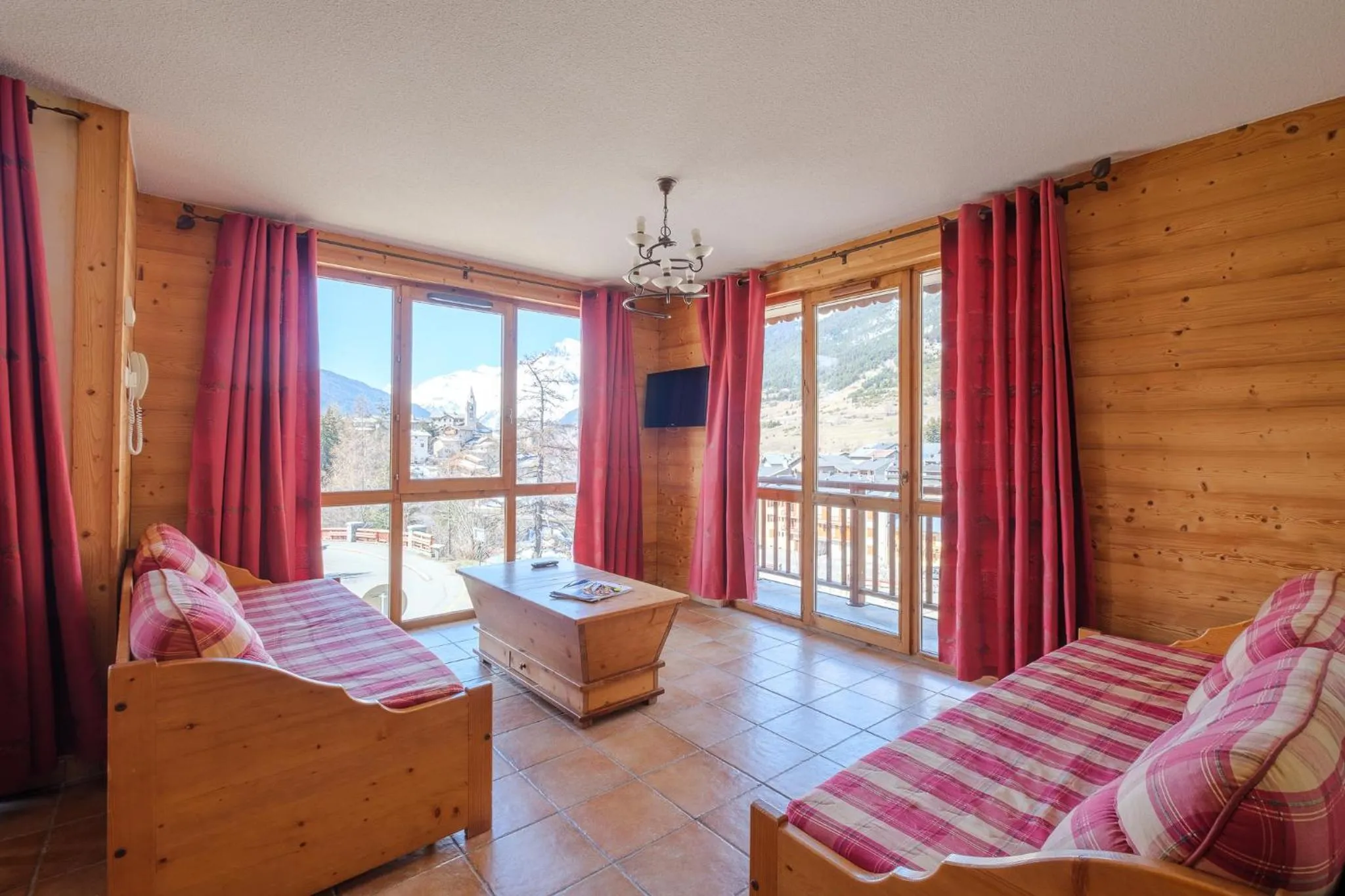 Living room, Bed in Résidence Les Balcons de Val Cenis Village