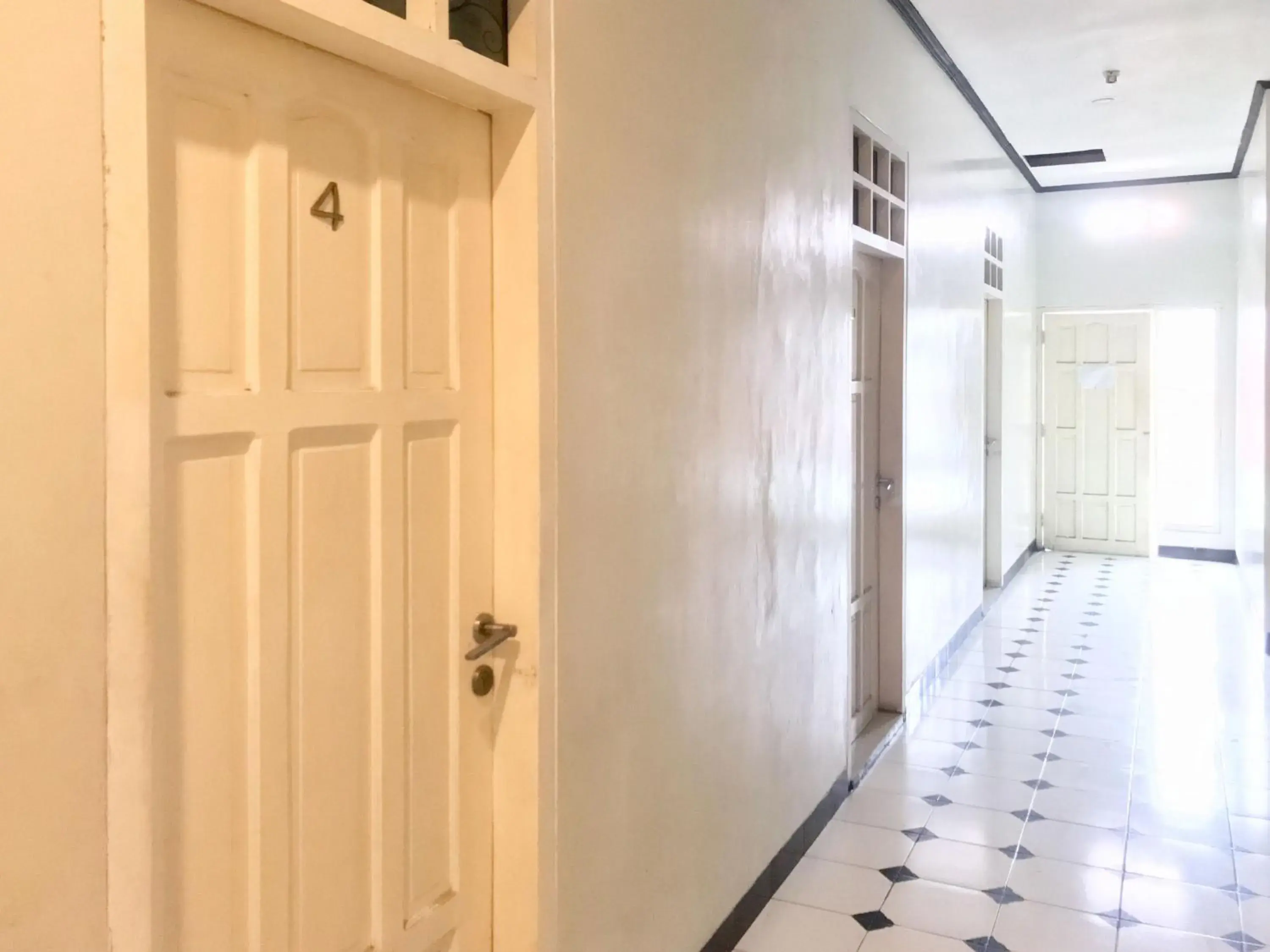 Property building in Gangnam Style Residence Mitra RedDoorz near MERR Surabaya Property building in Gangnam Style Residence Mitra RedDoorz near MERR Surabaya