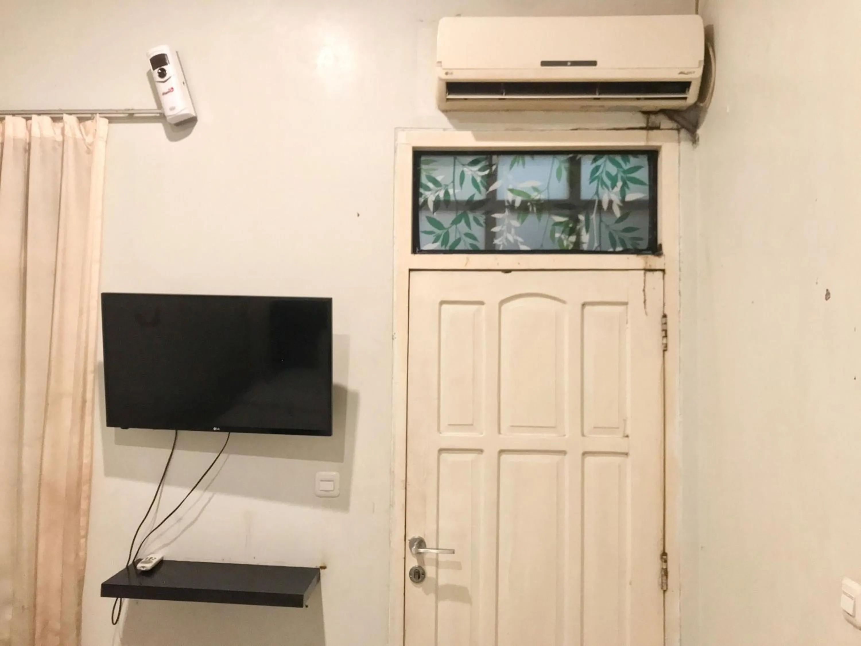 Gangnam Style Residence Mitra RedDoorz near MERR Surabaya