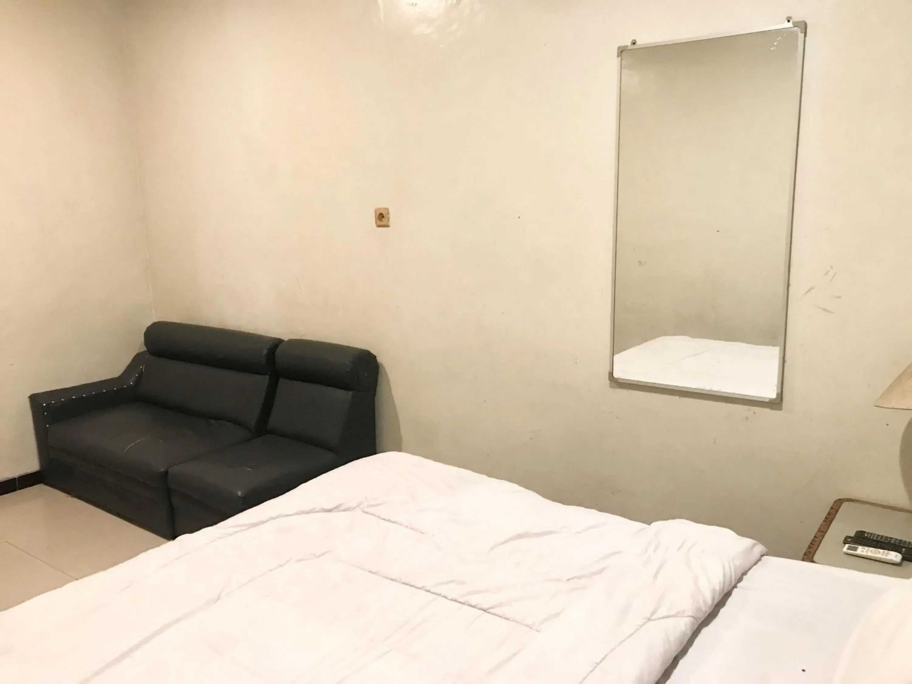 Bedroom, Bed in Gangnam Style Residence Mitra RedDoorz near MERR Surabaya Bedroom, Bed in Gangnam Style Residence Mitra RedDoorz near MERR Surabaya