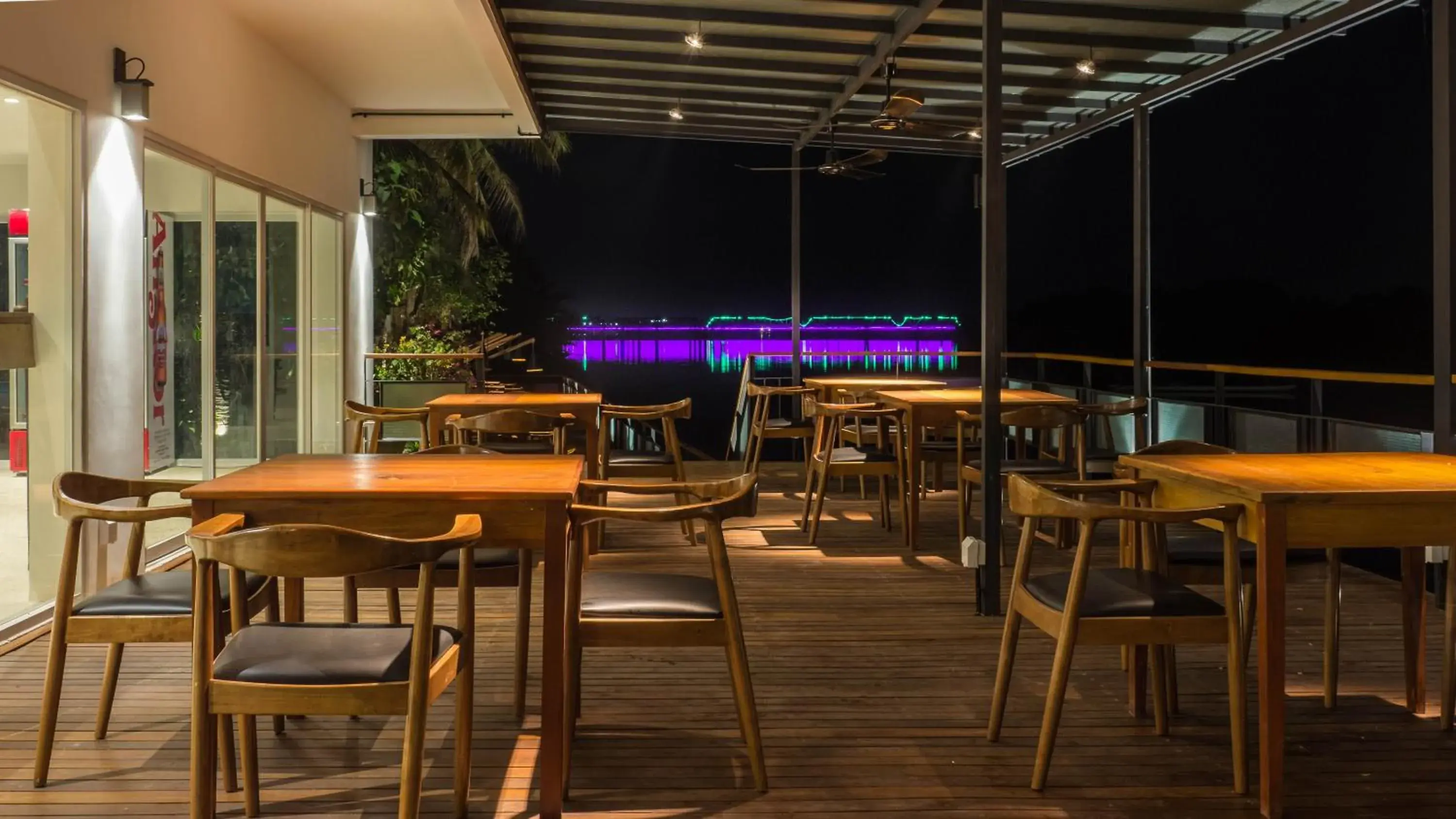 Restaurant/places to eat in The B Resort Restaurant/places to eat in The B Resort